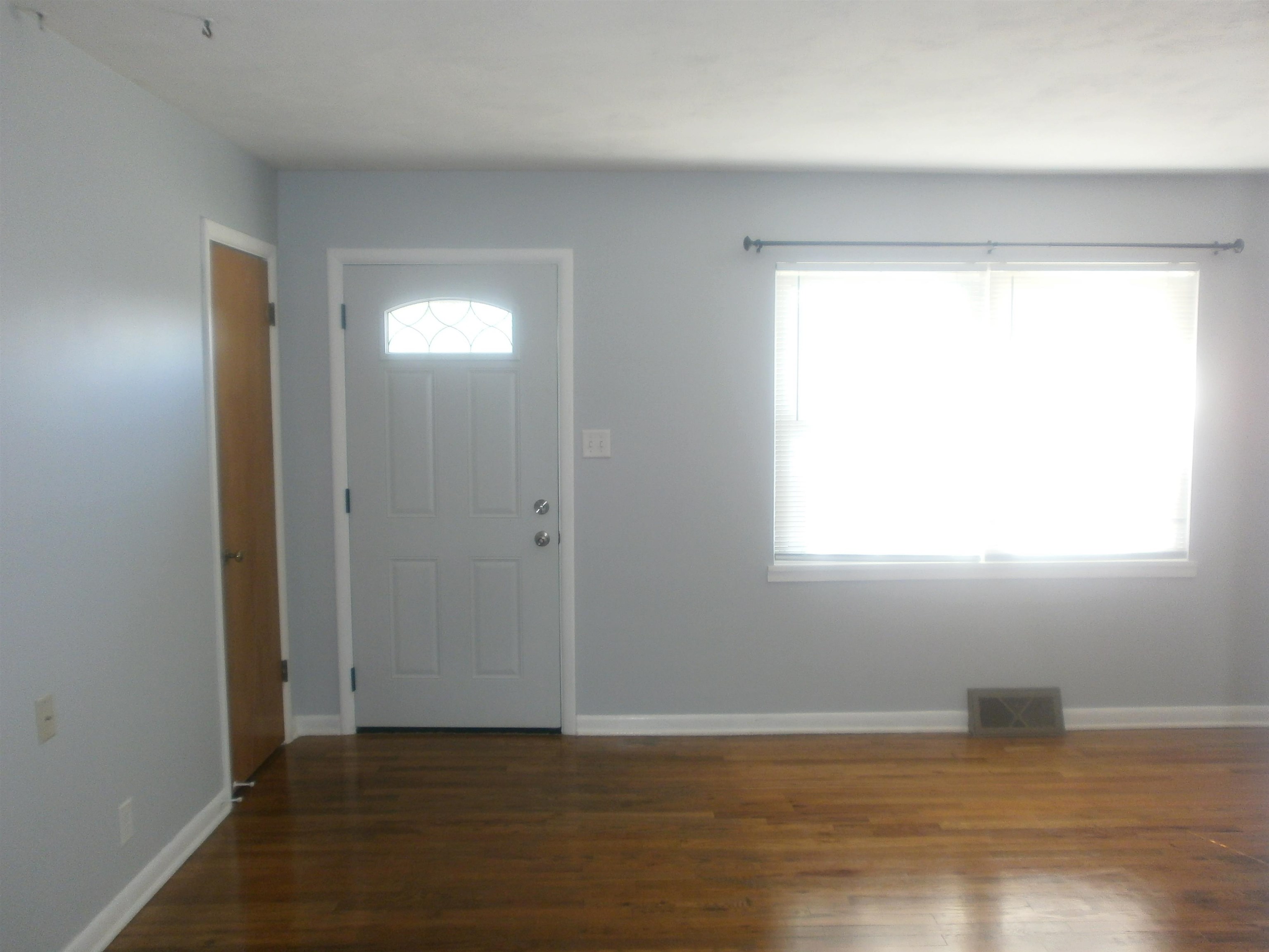 877 Vassar Dr Property Photo 2