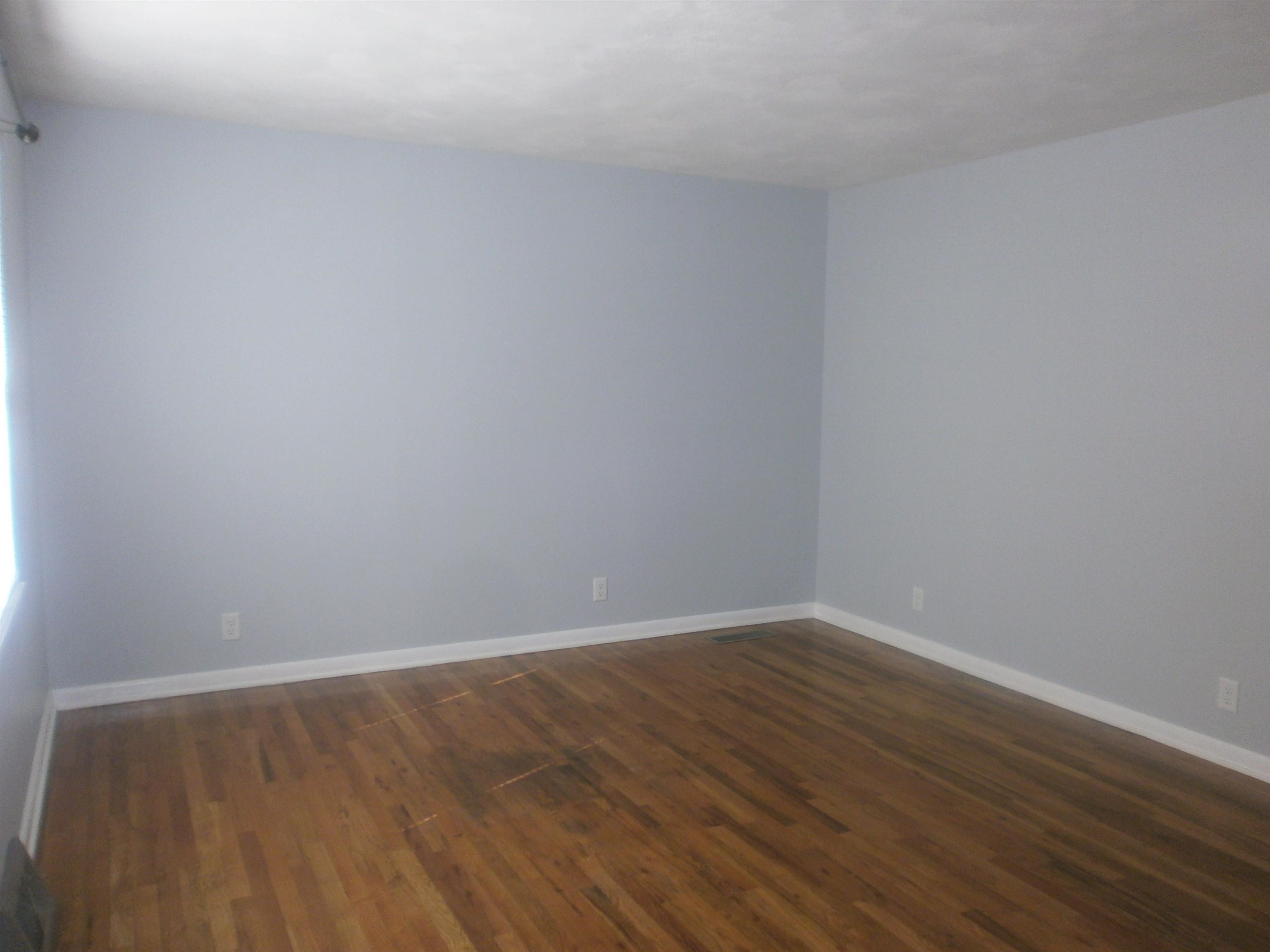 877 Vassar Dr Property Photo 3