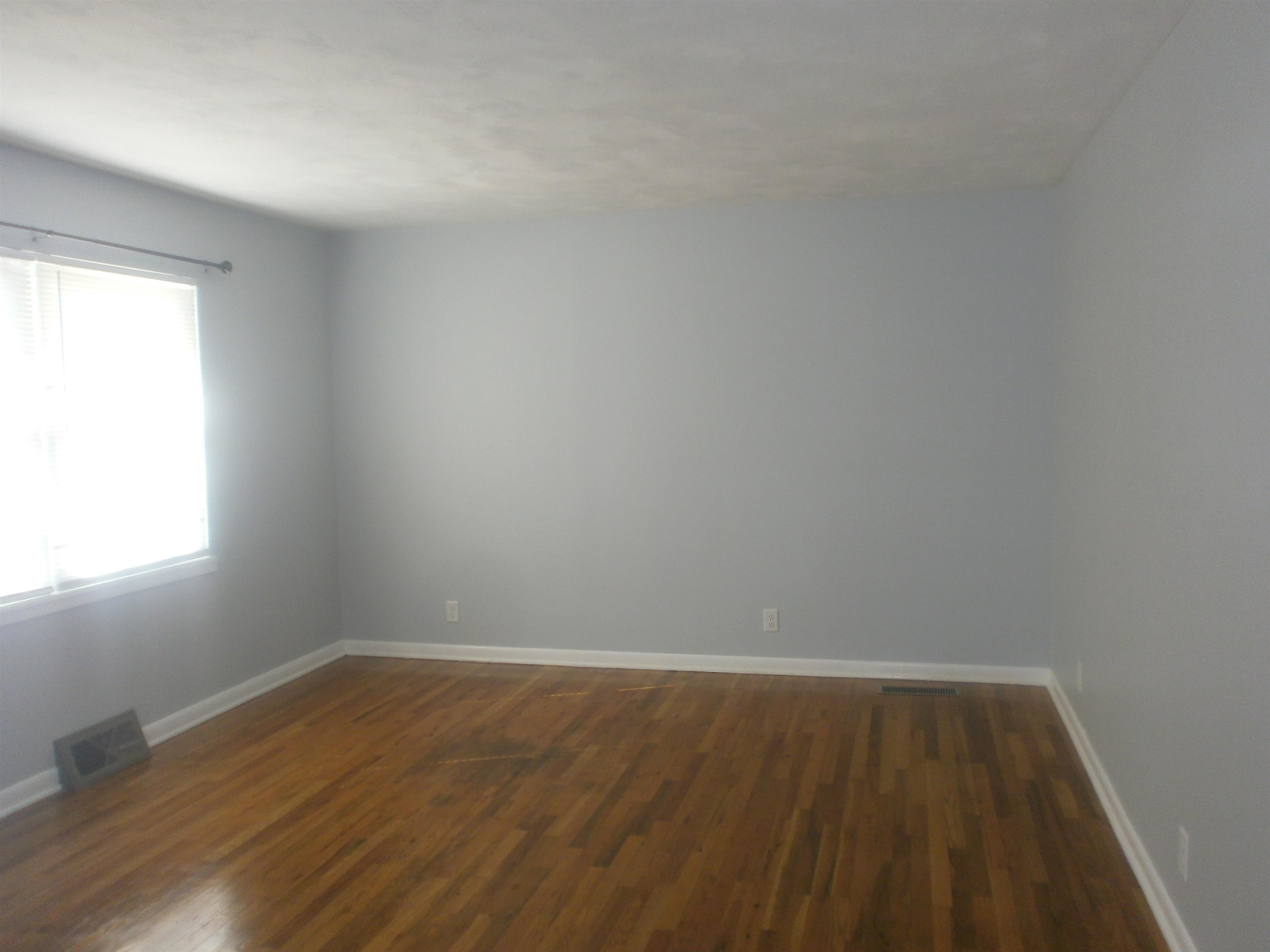 877 Vassar Dr Property Photo 4