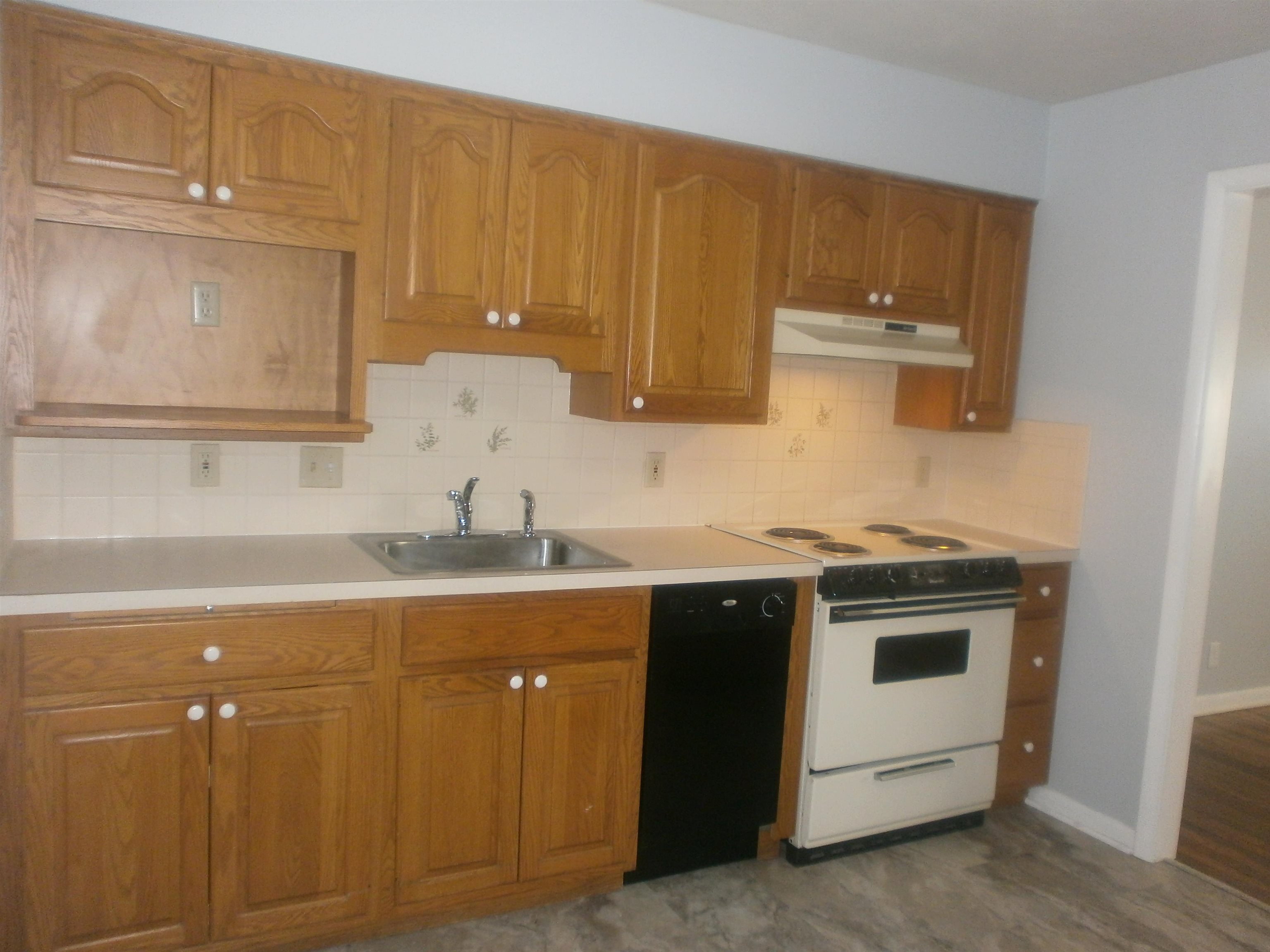 877 Vassar Dr Property Photo 6