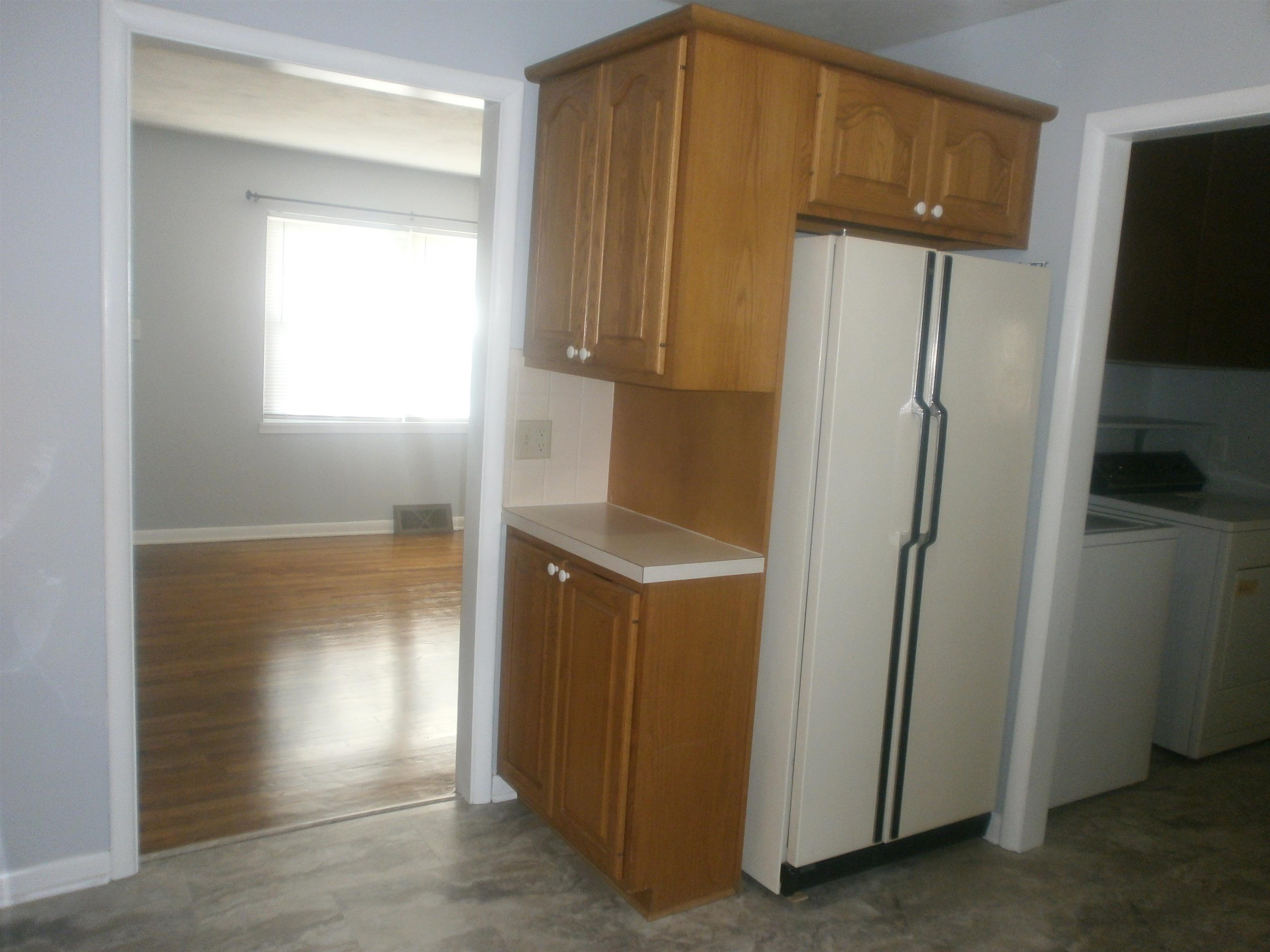 877 Vassar Dr Property Photo 7