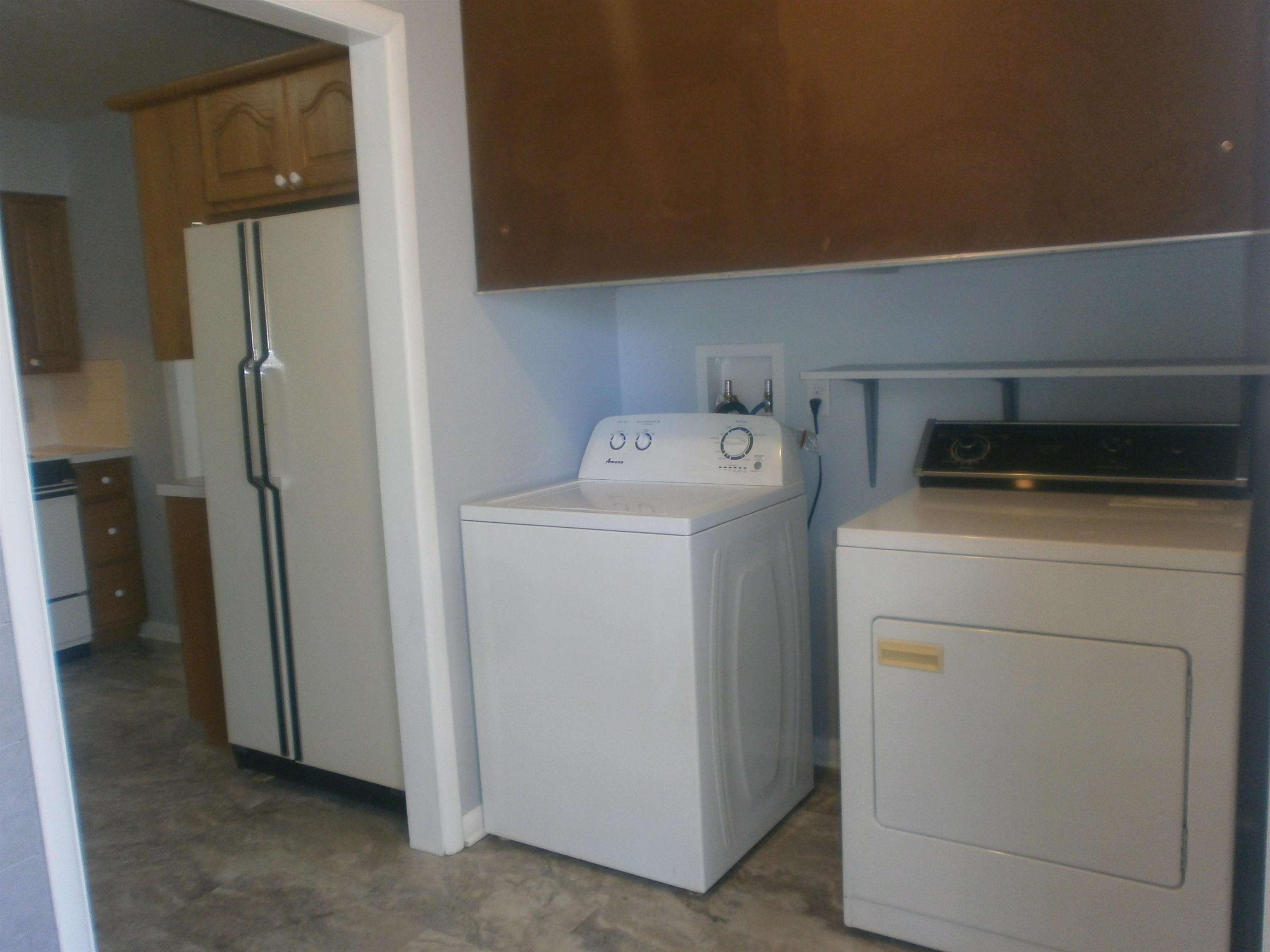 877 Vassar Dr Property Photo 8