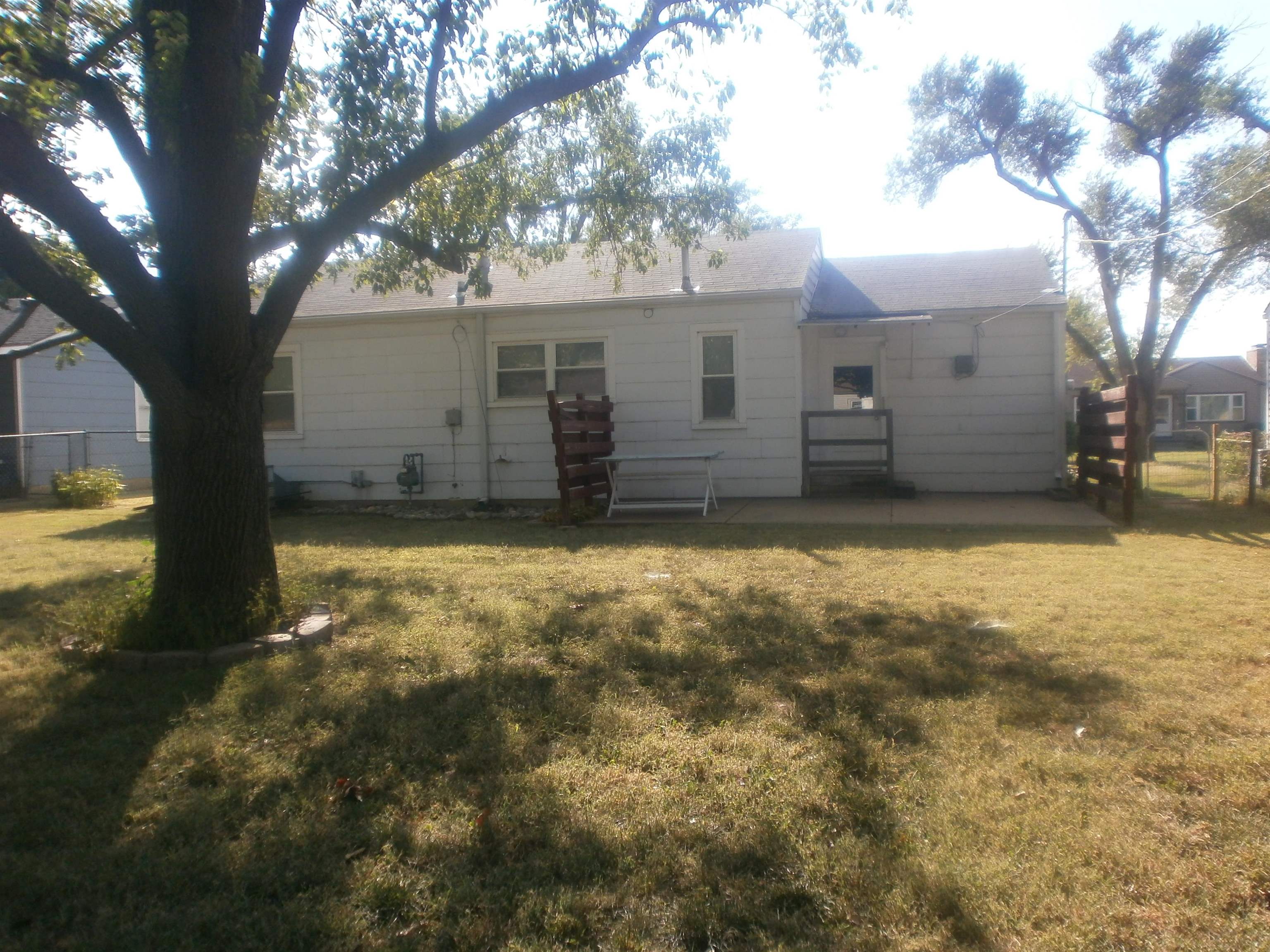 877 Vassar Dr Property Photo 16