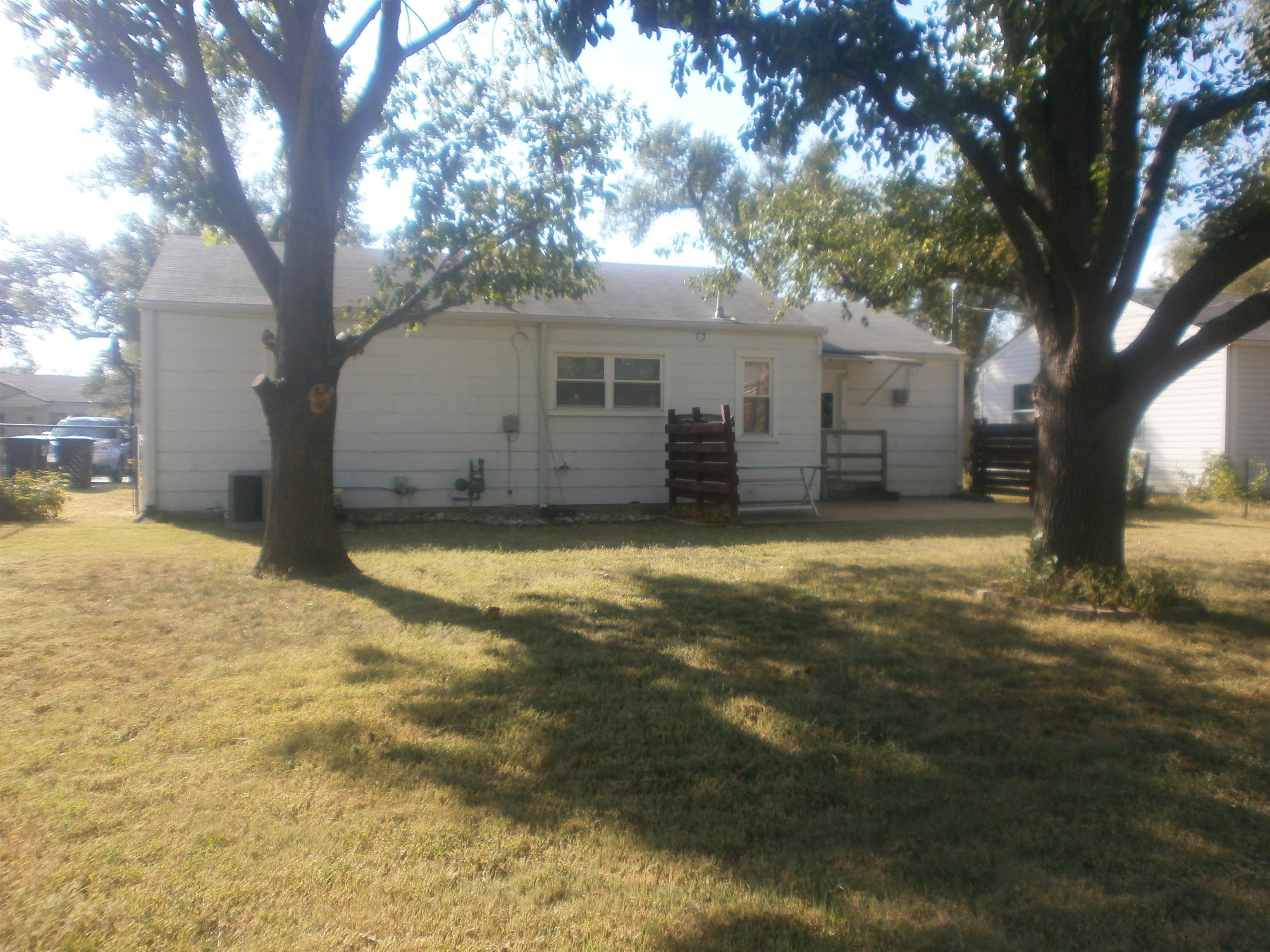 877 Vassar Dr Property Photo 17