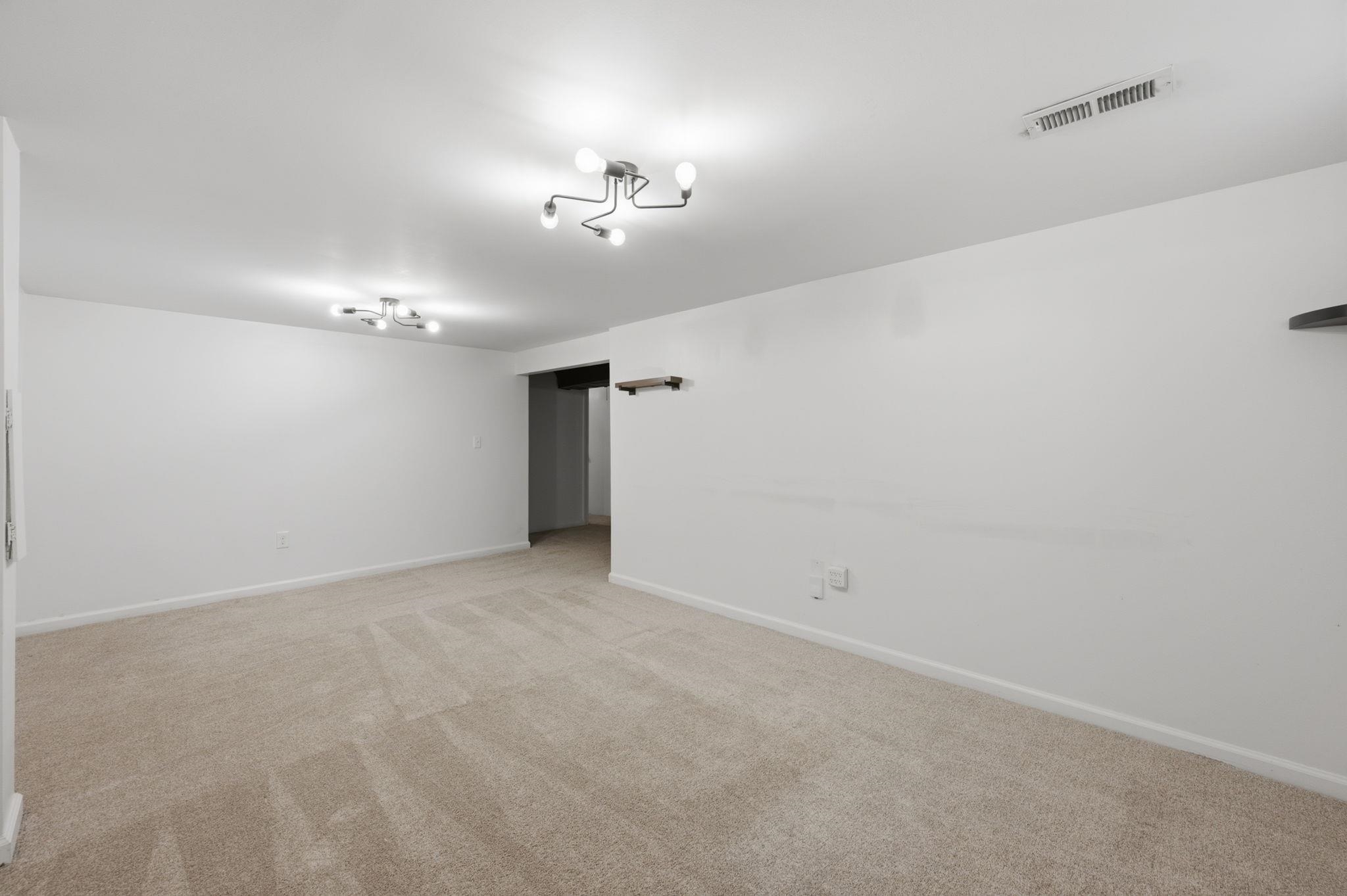 727 S Volutsia Ave Property Photo 17