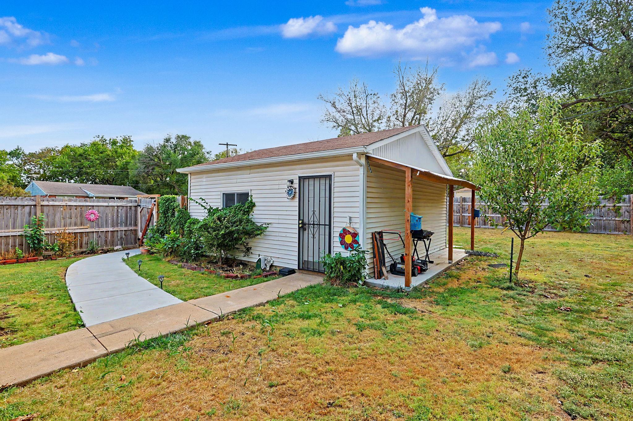 1837 S Drollinger Property Photo 23