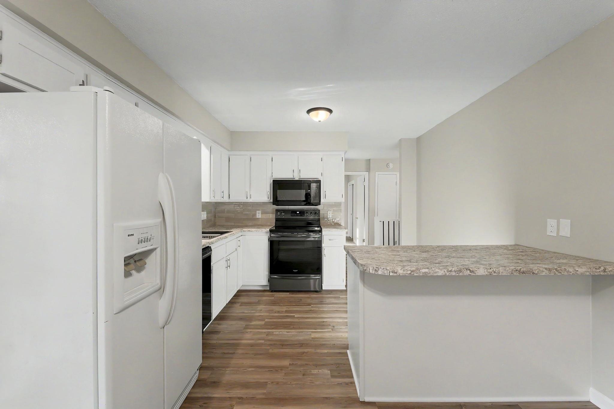 2420 N Edgemoor Property Photo 6