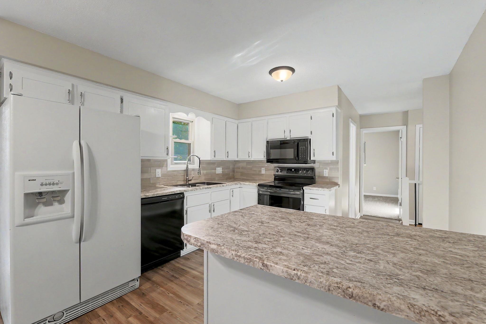 2420 N Edgemoor Property Photo 8