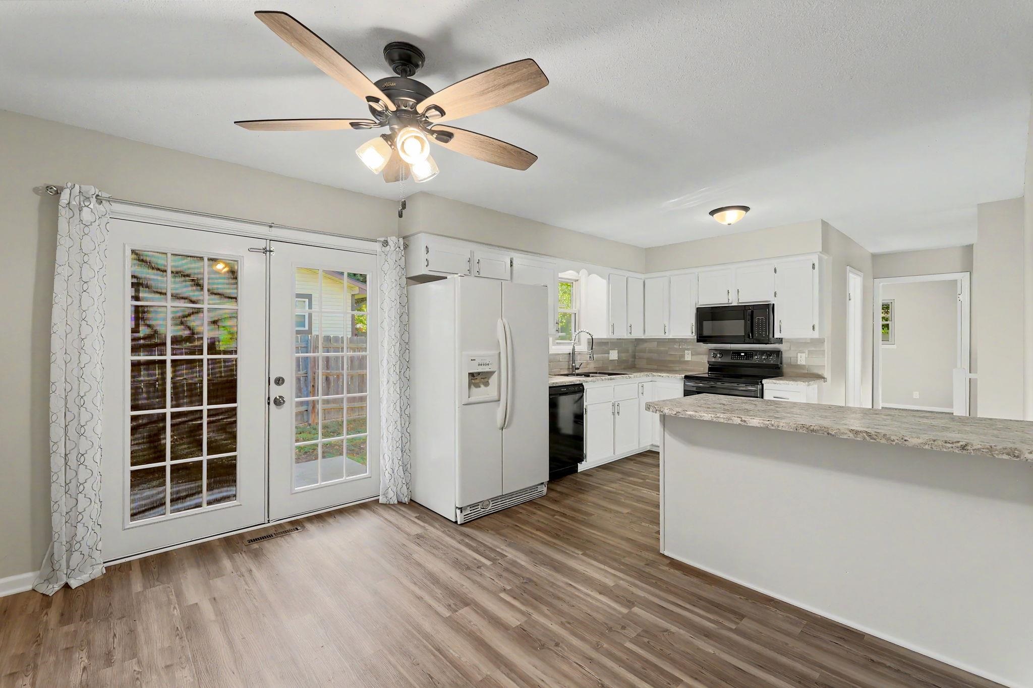 2420 N Edgemoor Property Photo 11