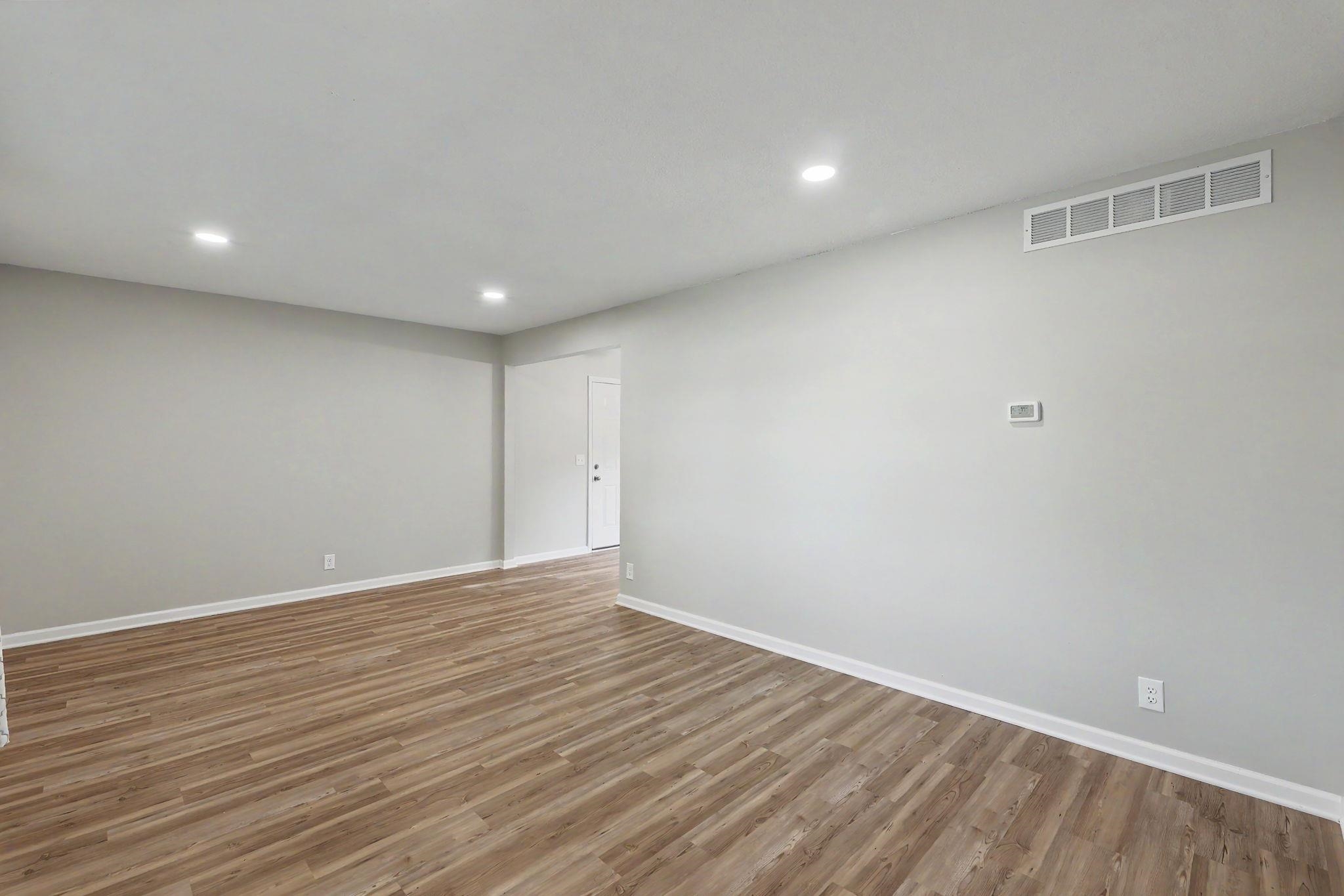2420 N Edgemoor Property Photo 14