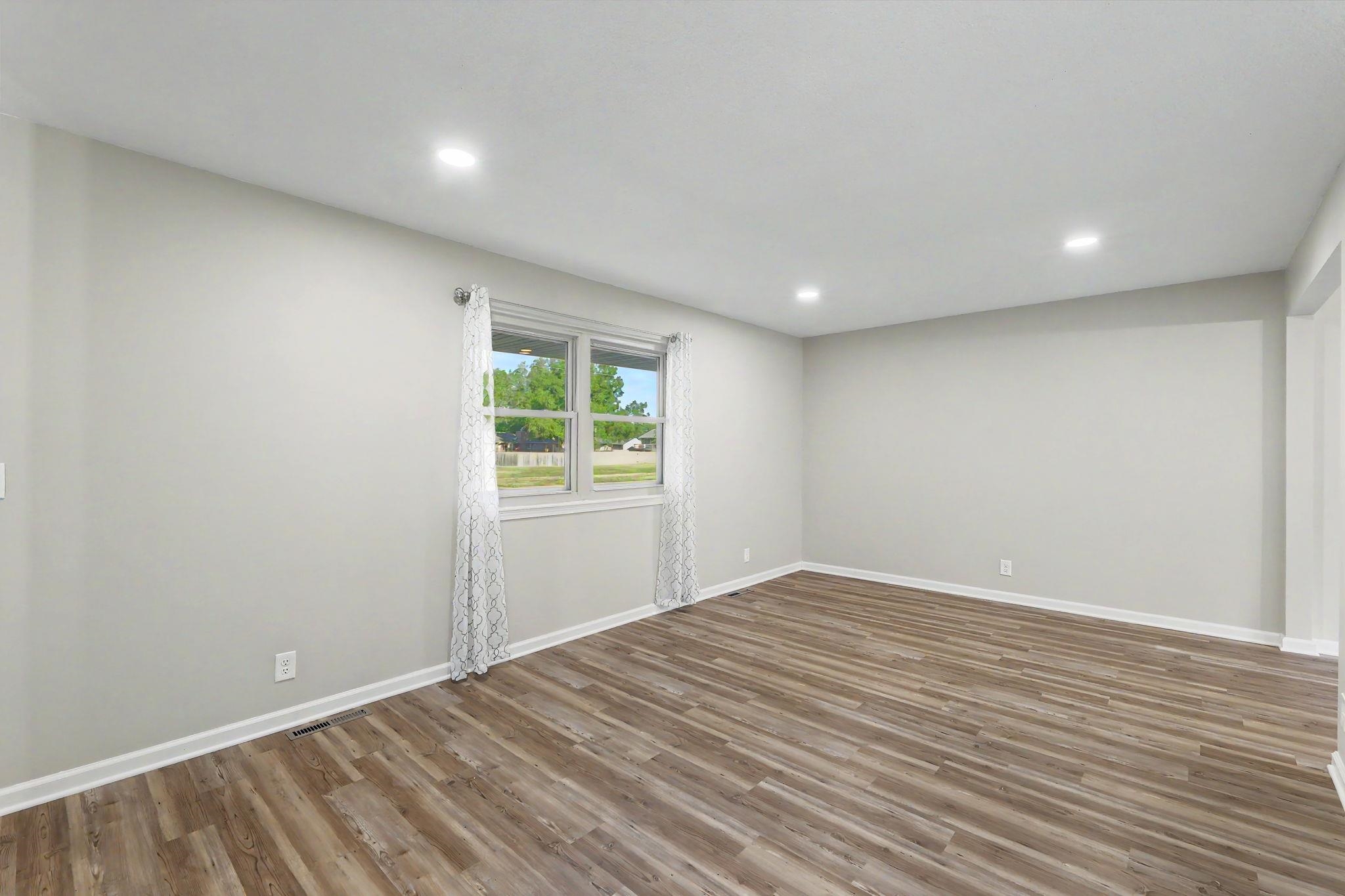 2420 N Edgemoor Property Photo 15
