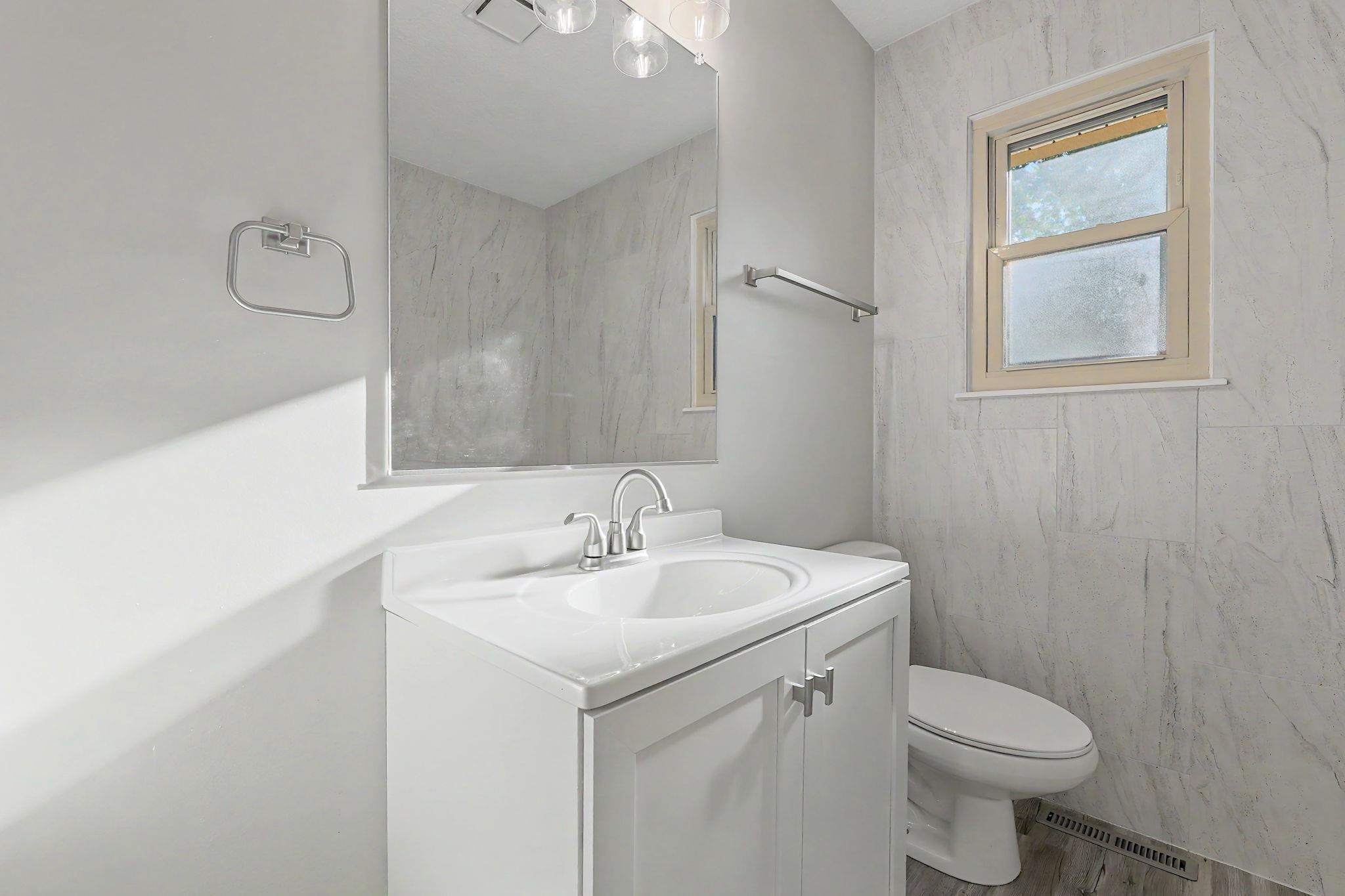 2420 N Edgemoor Property Photo 17