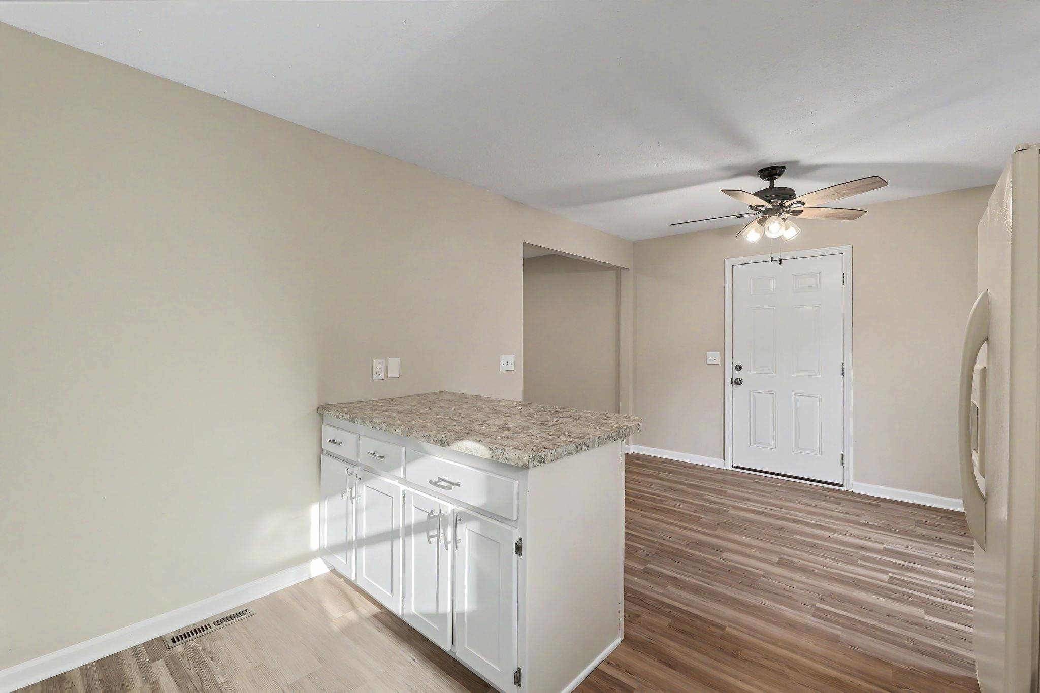 2420 N Edgemoor Property Photo 17