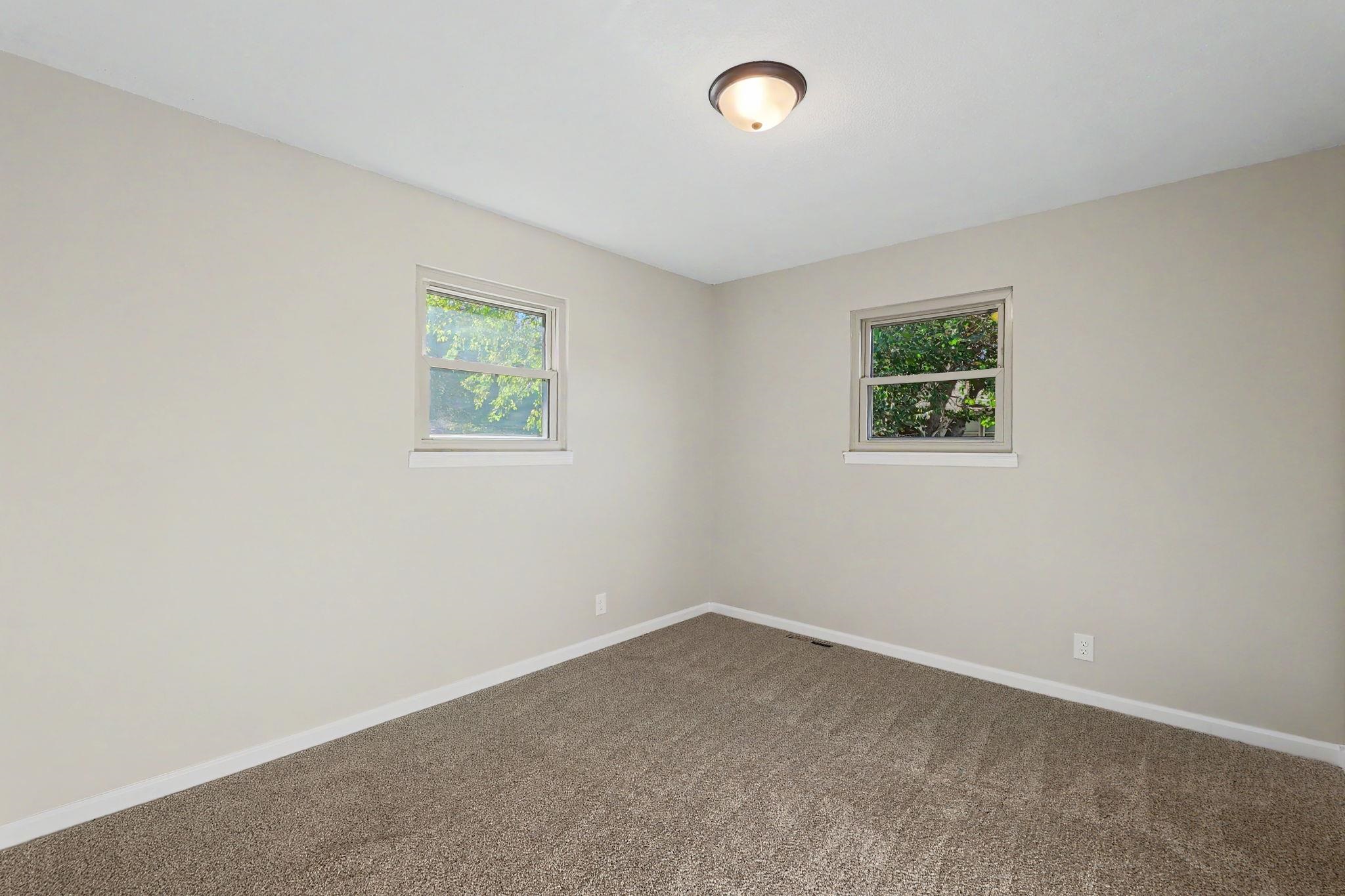 2420 N Edgemoor Property Photo 19