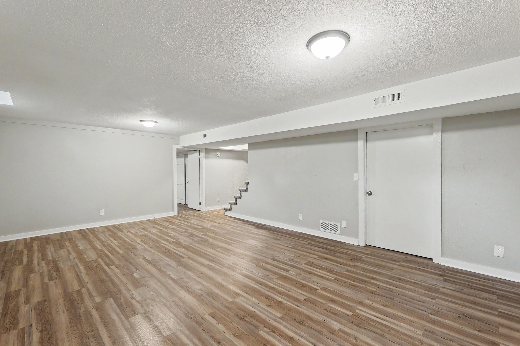 2420 N Edgemoor Property Photo 29