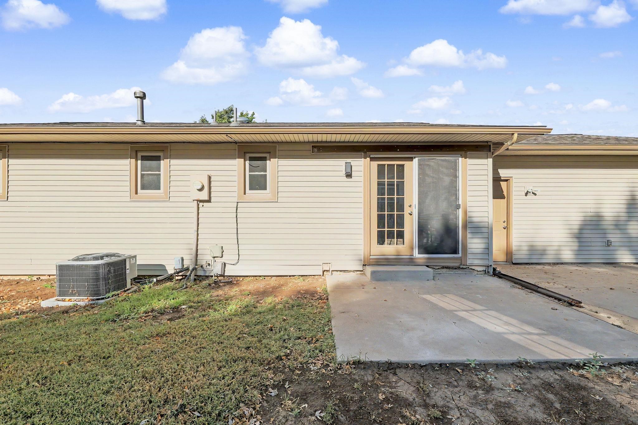 2420 N Edgemoor Property Photo 33