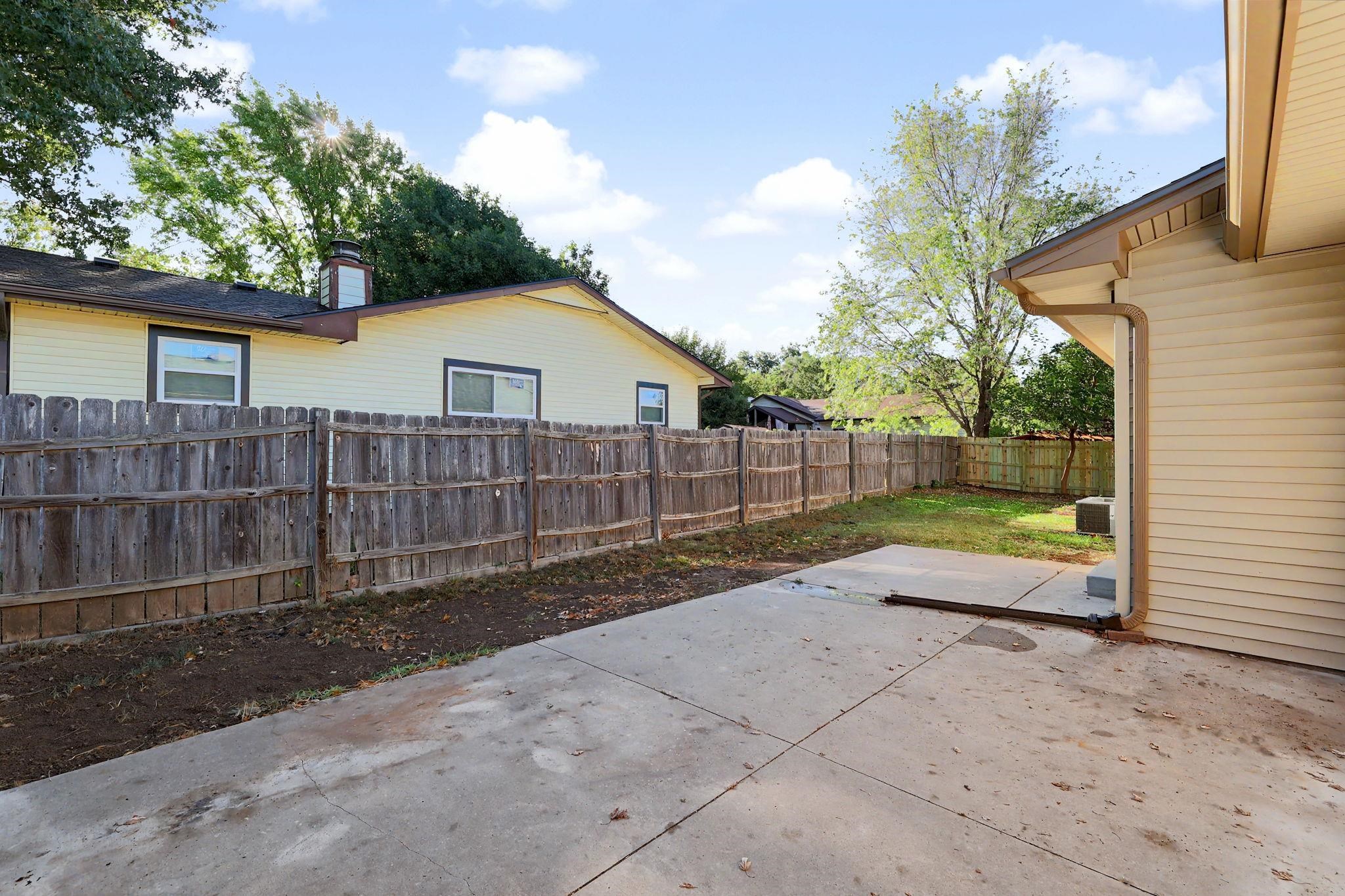2420 N Edgemoor Property Photo 34
