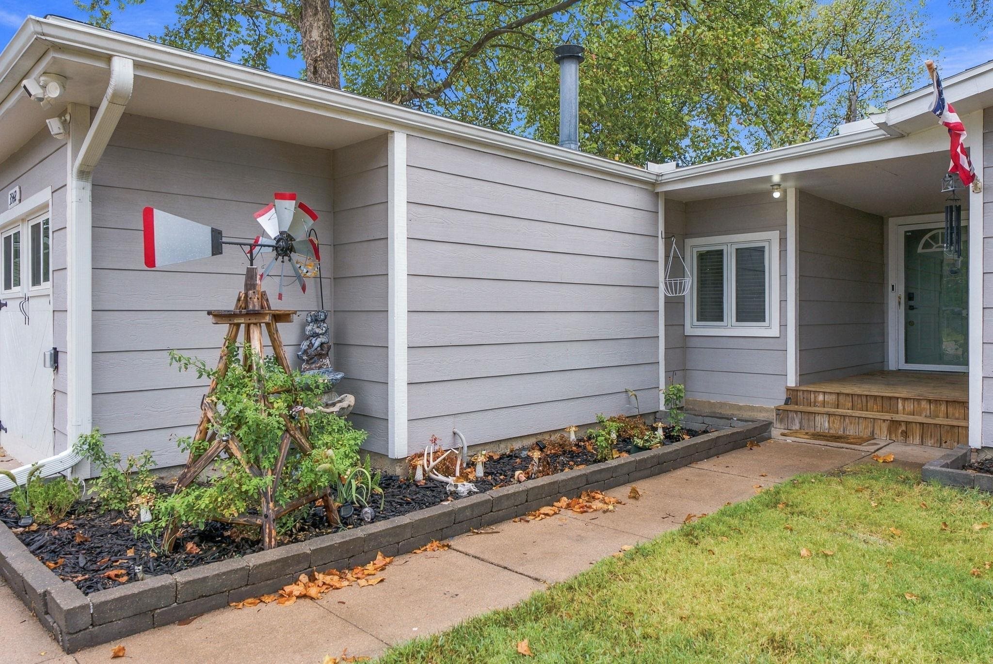 3542 W Pecos Ave. Property Photo 2