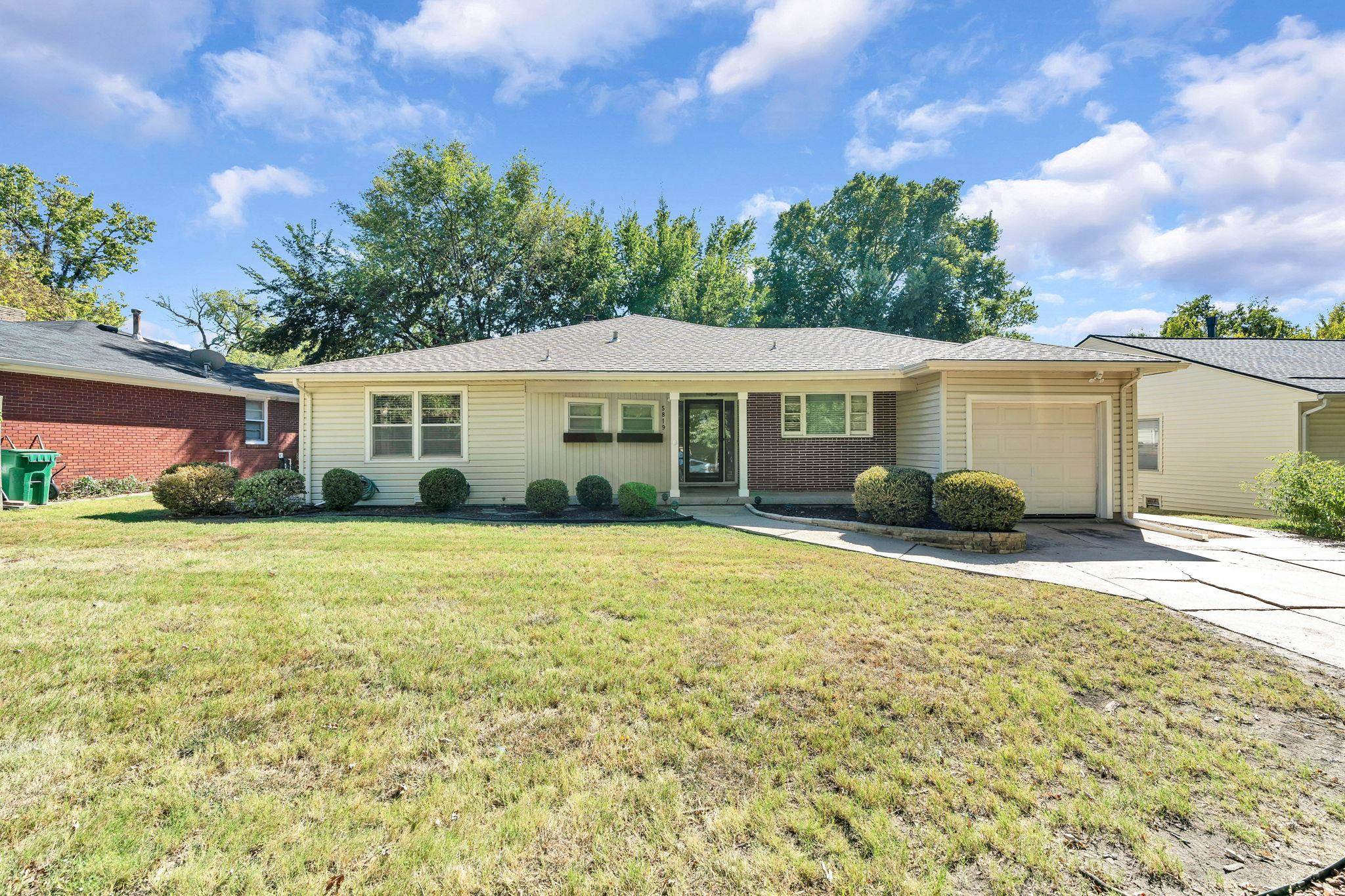 5819 Blueridge St Property Photo 1
