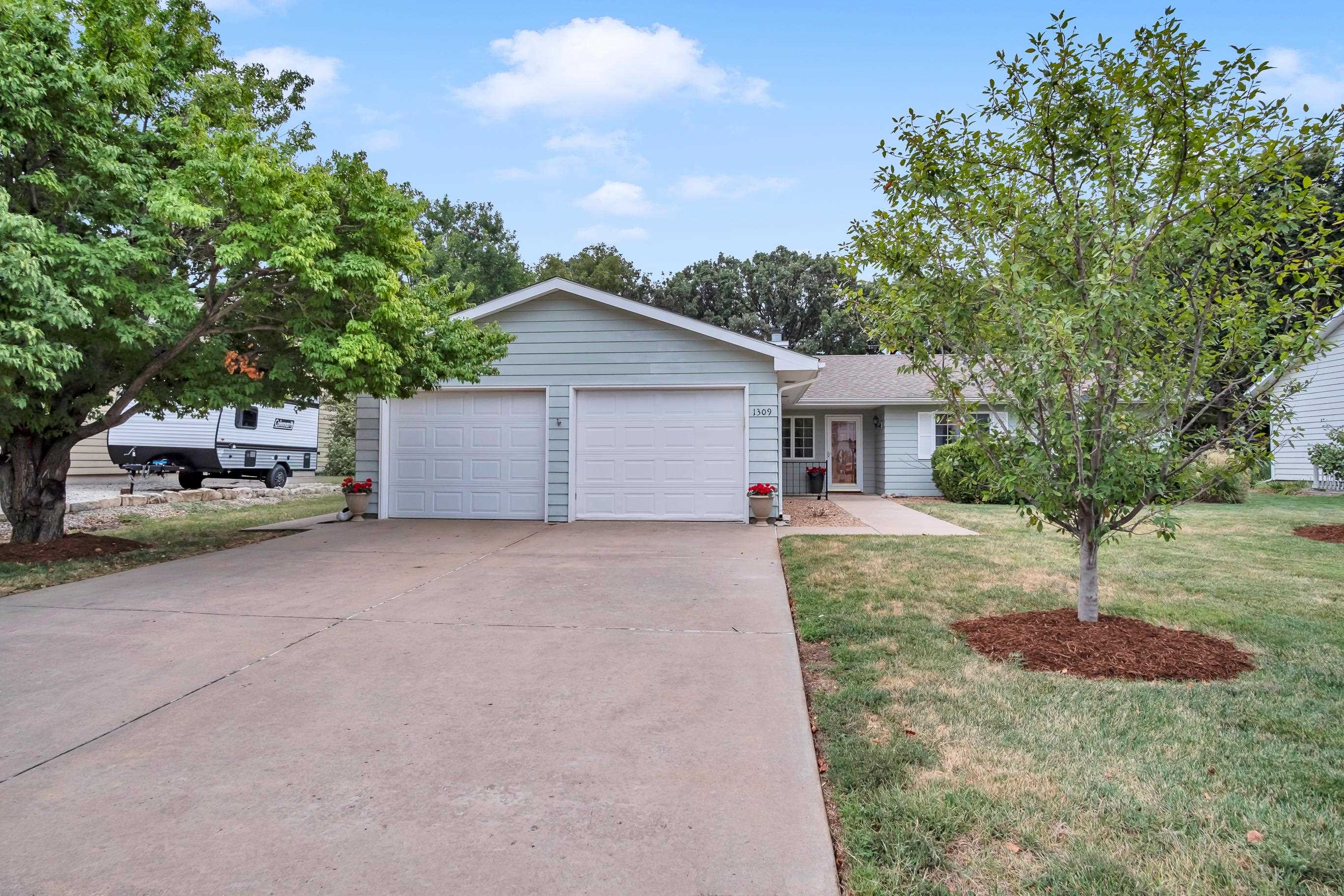 1309 Trinity Dr Property Photo 2