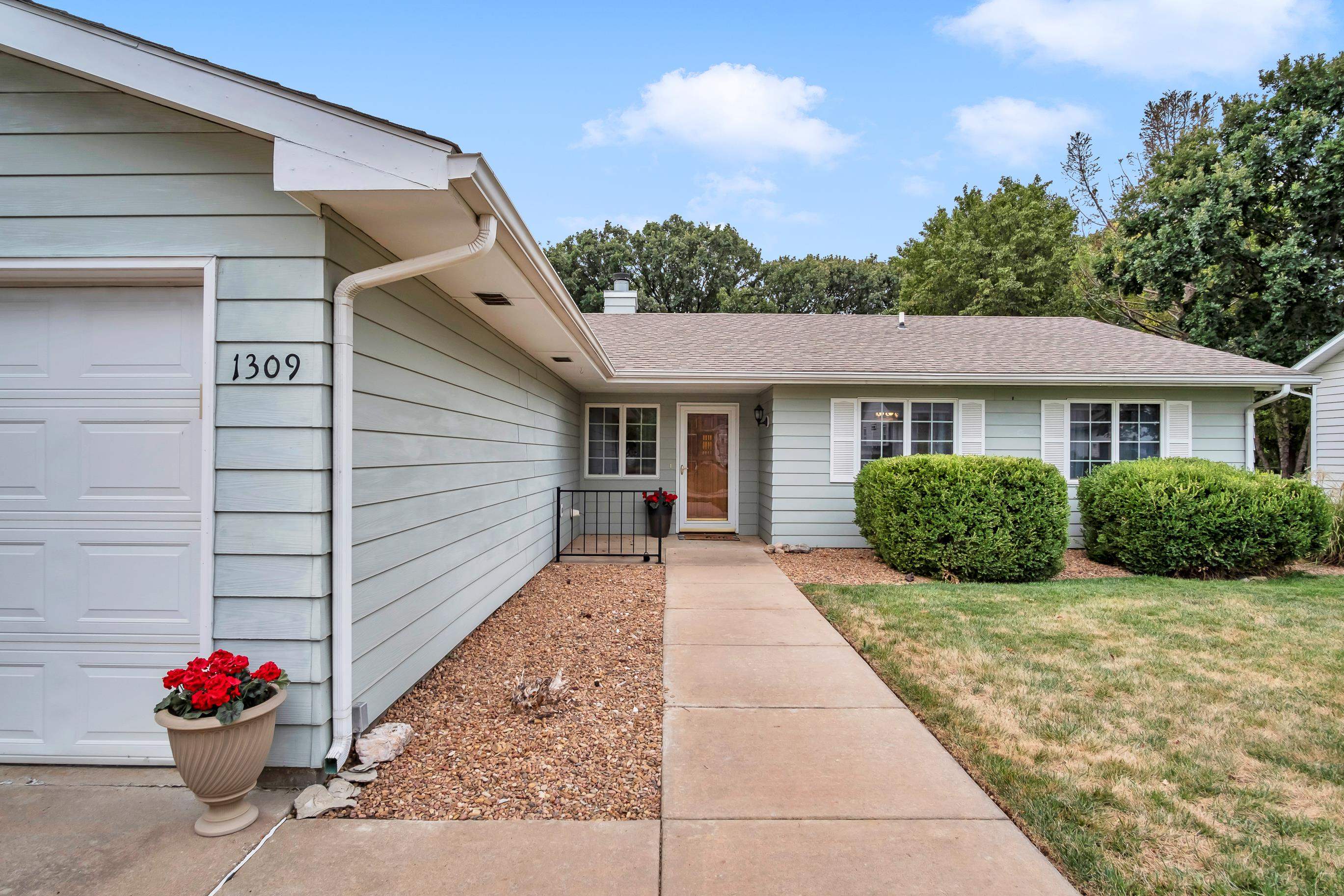 1309 Trinity Dr Property Photo 3