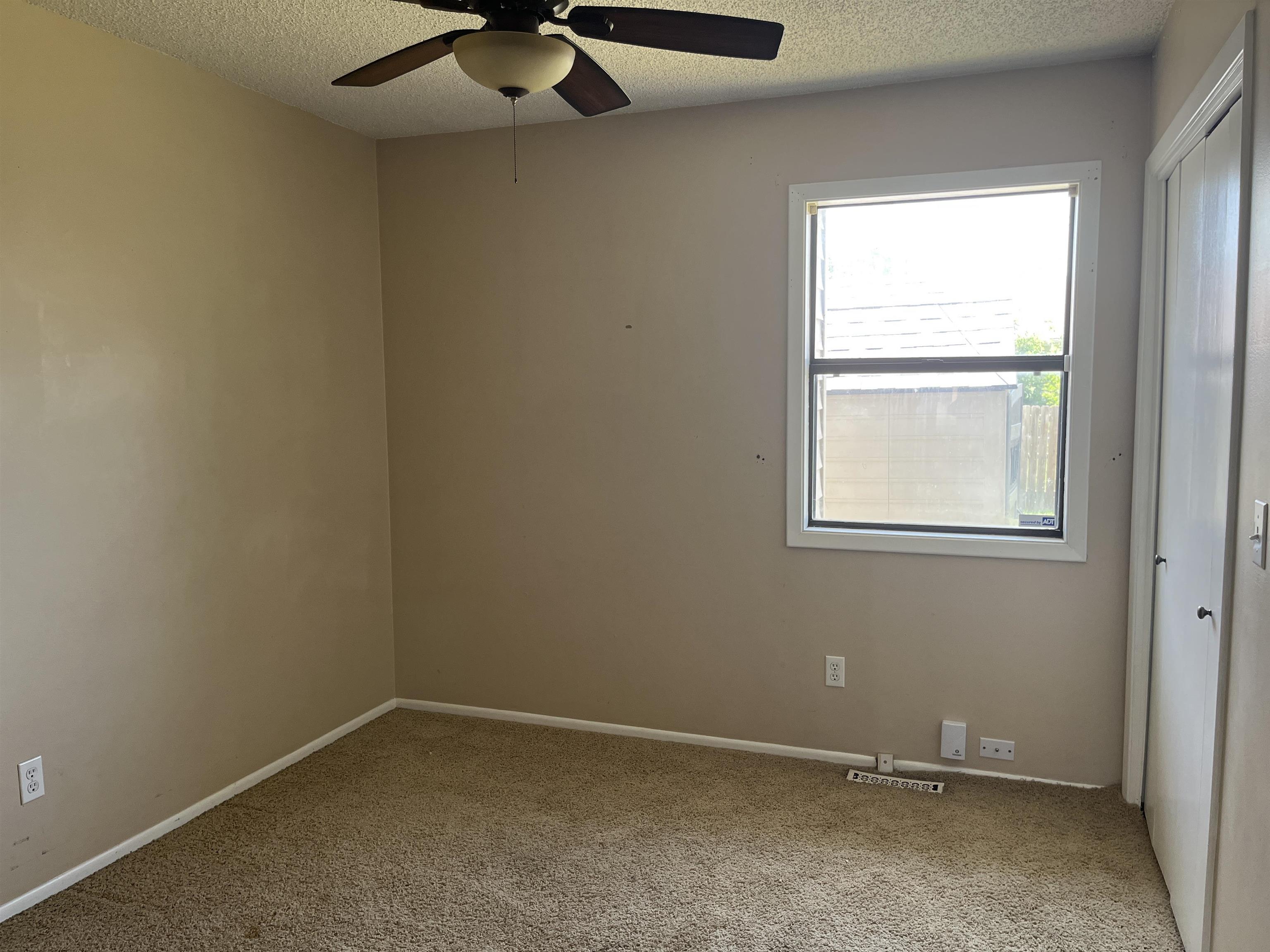 3127 S Bunker Hill Property Photo 4