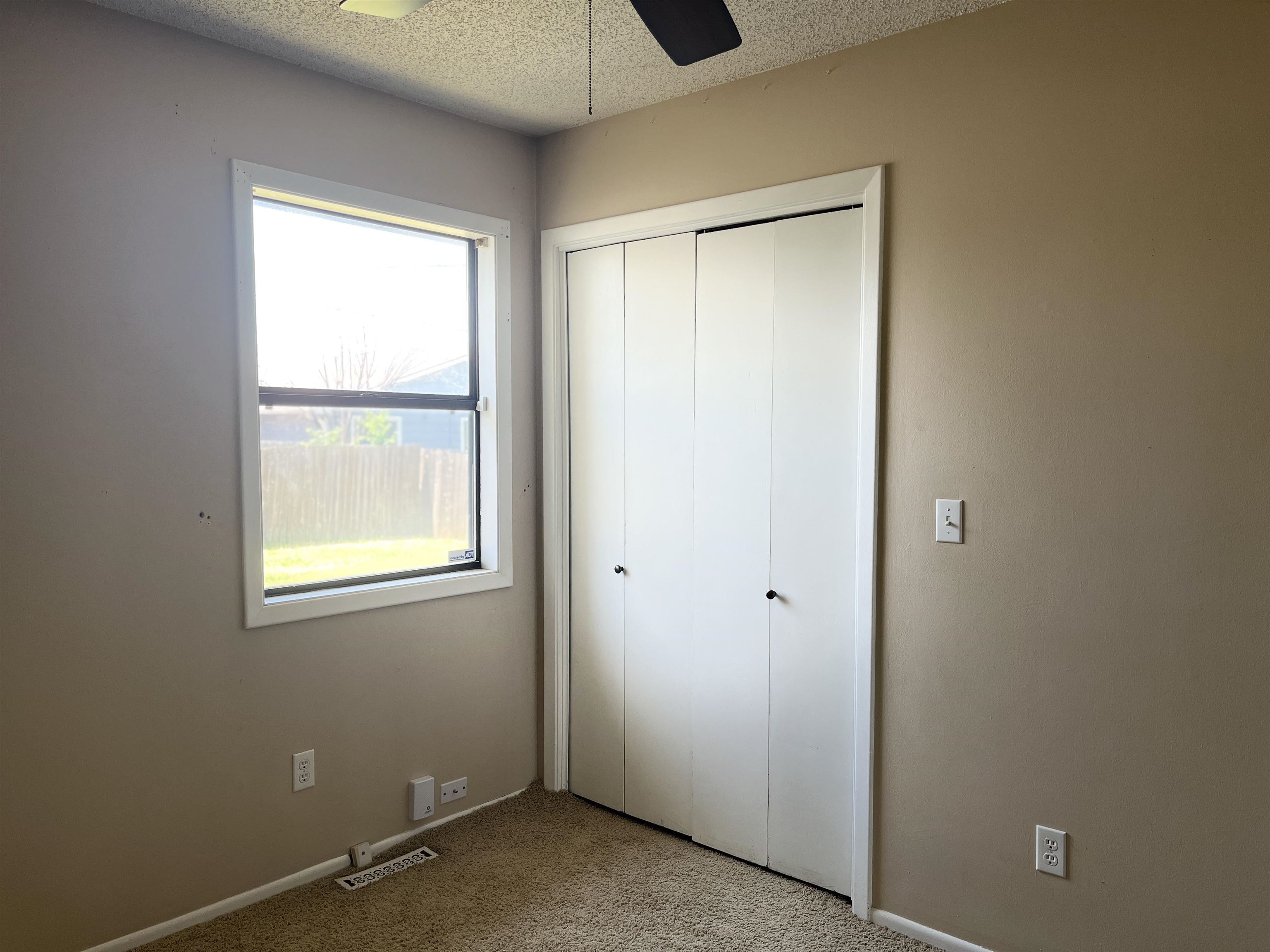 3127 S Bunker Hill Property Photo 5