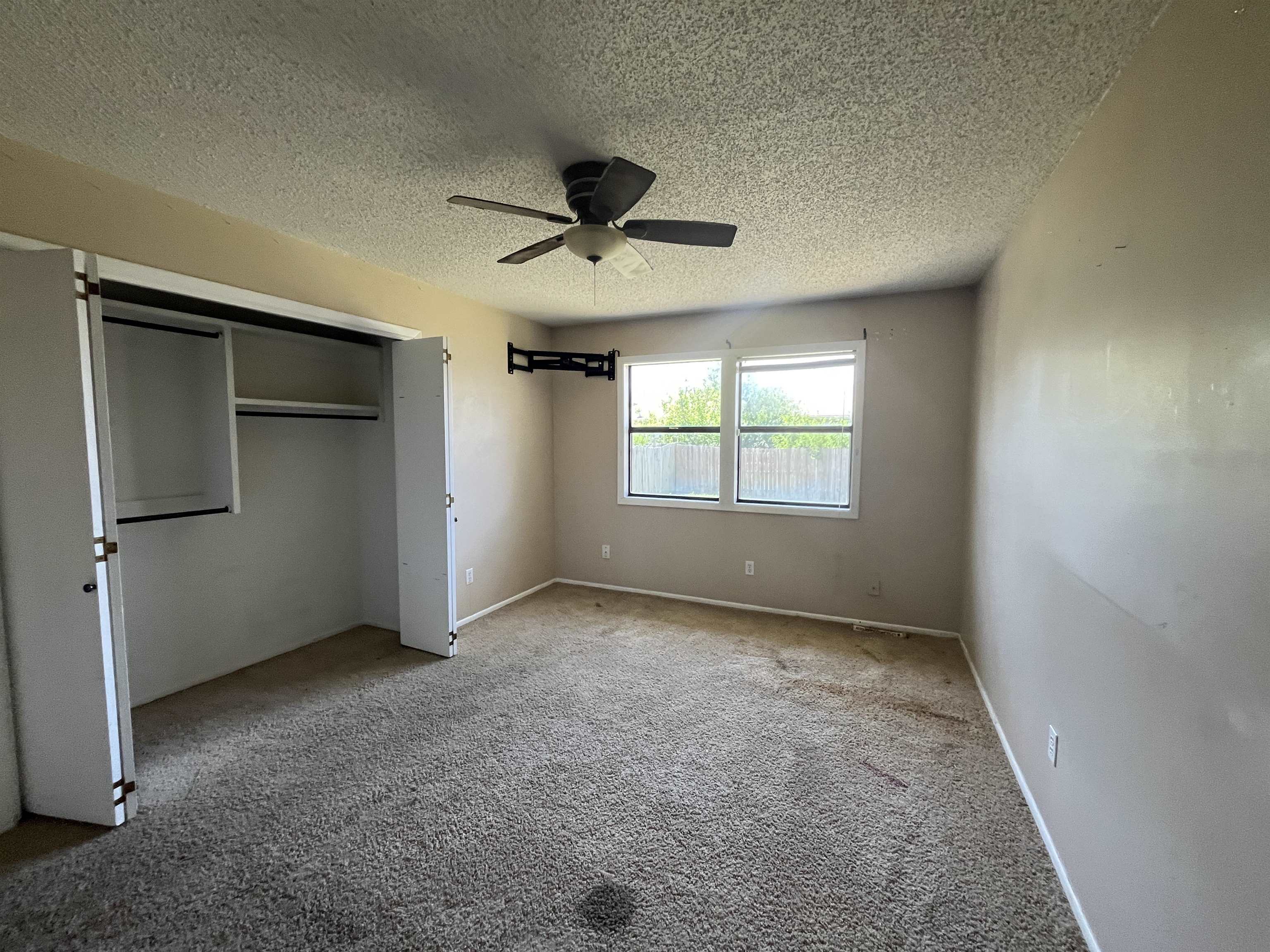 3127 S Bunker Hill Property Photo 6
