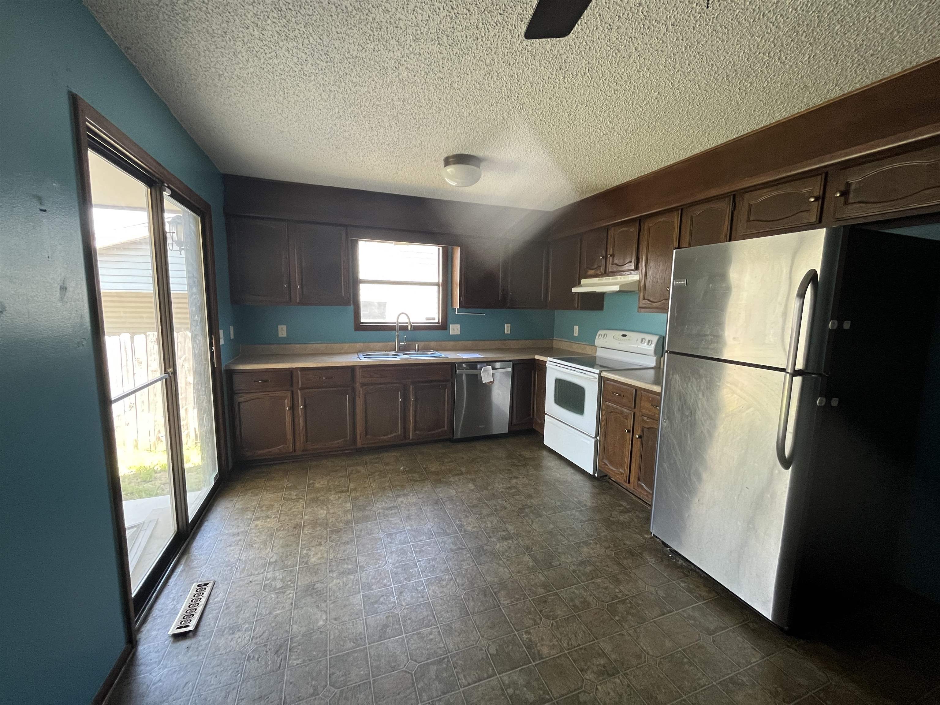 3127 S Bunker Hill Property Photo 8