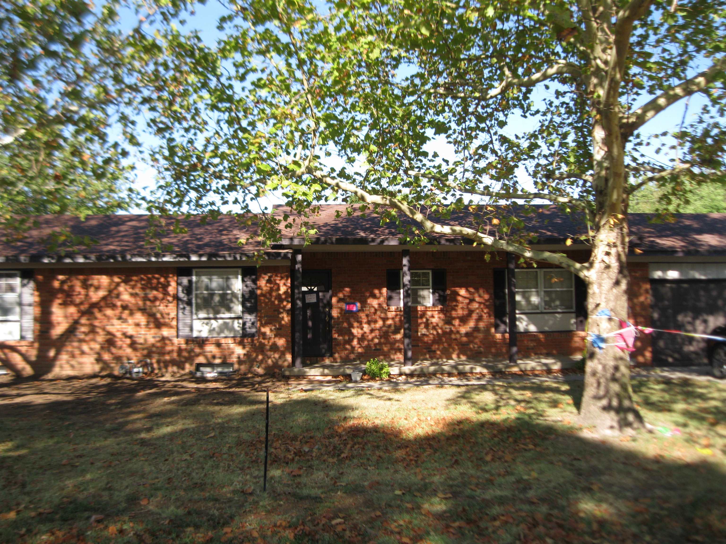 1401 S Lark Property Photo 2