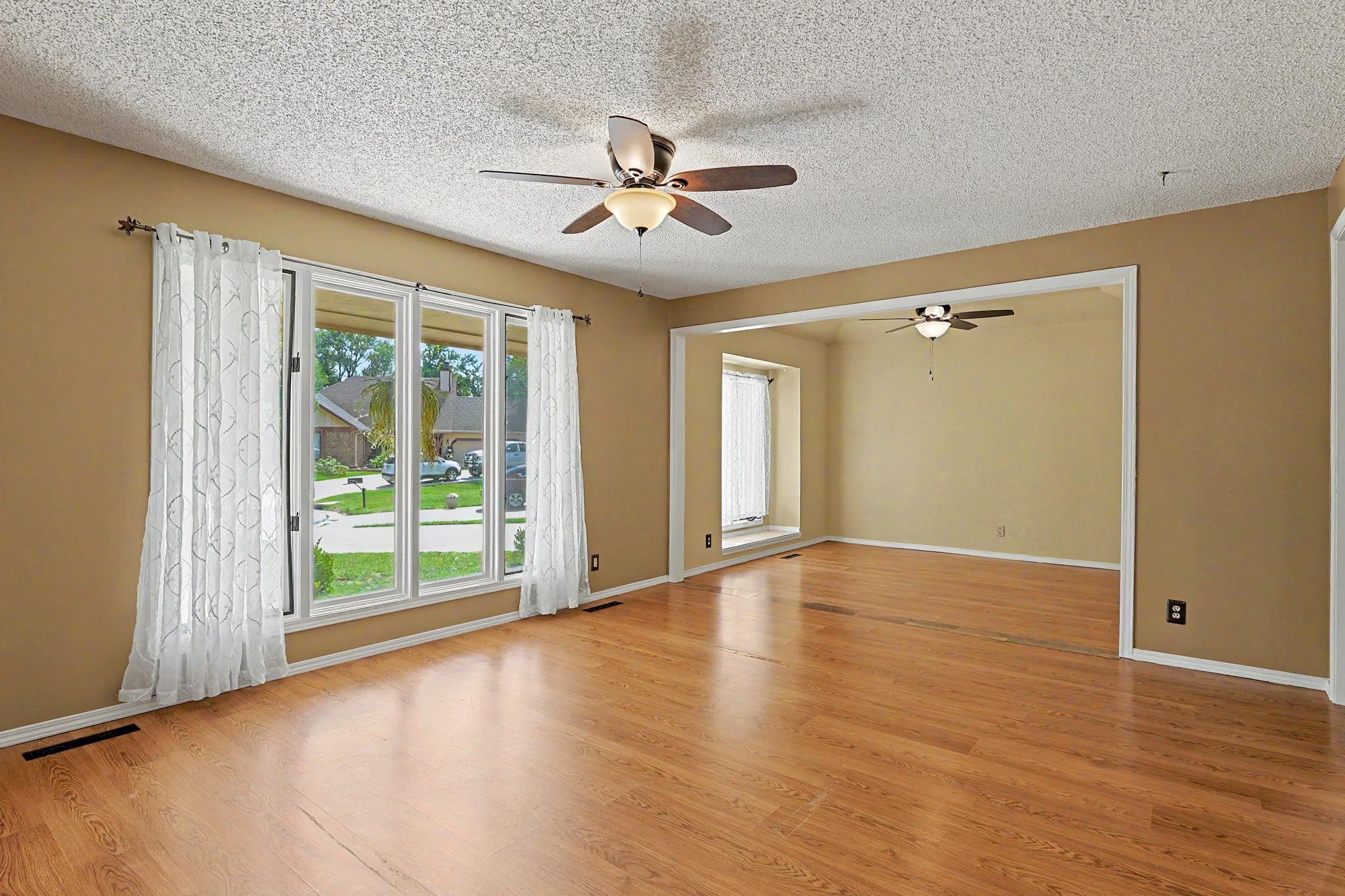 661 N Oak Ct Property Photo 5