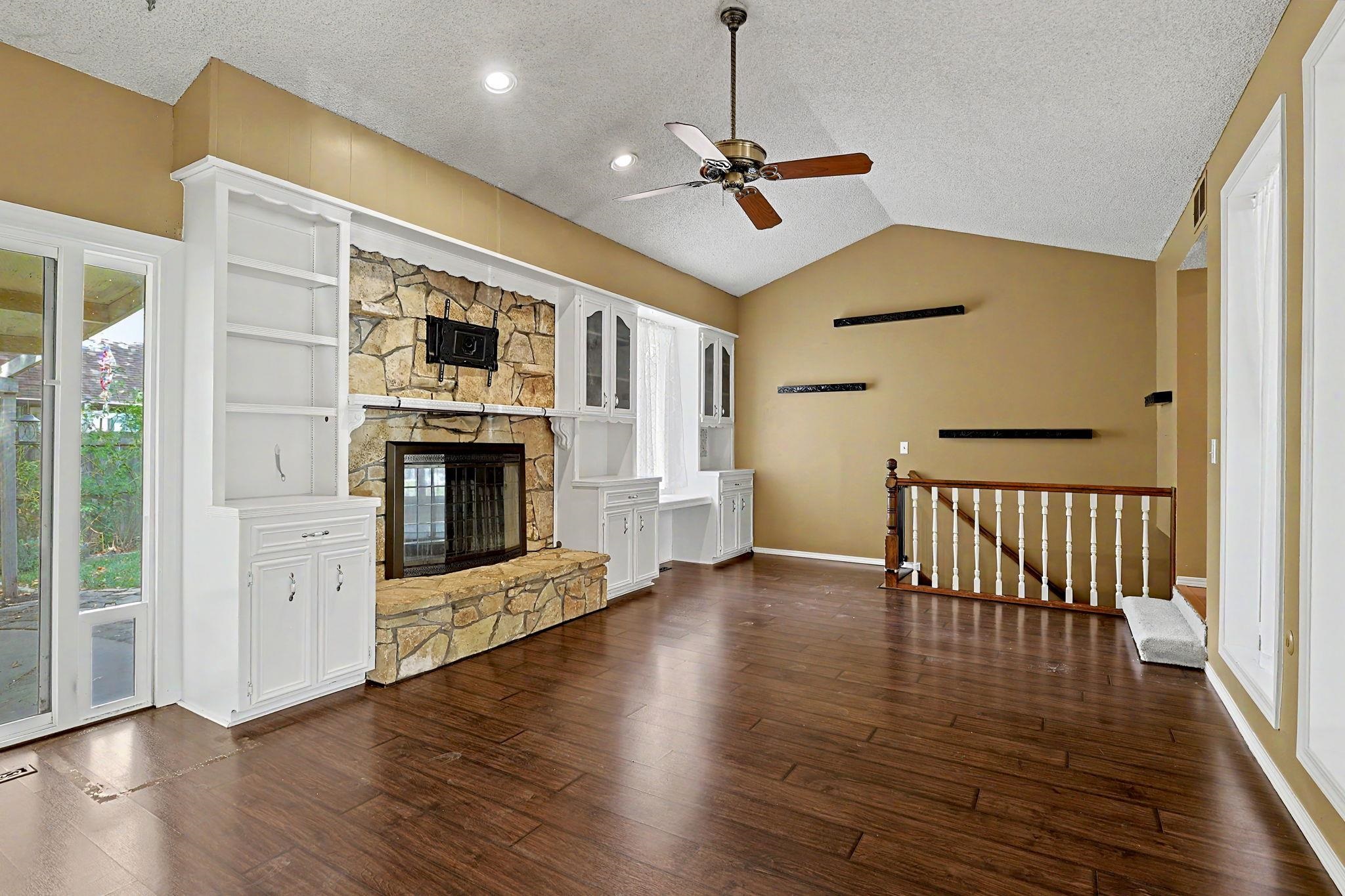 661 N Oak Ct Property Photo 9