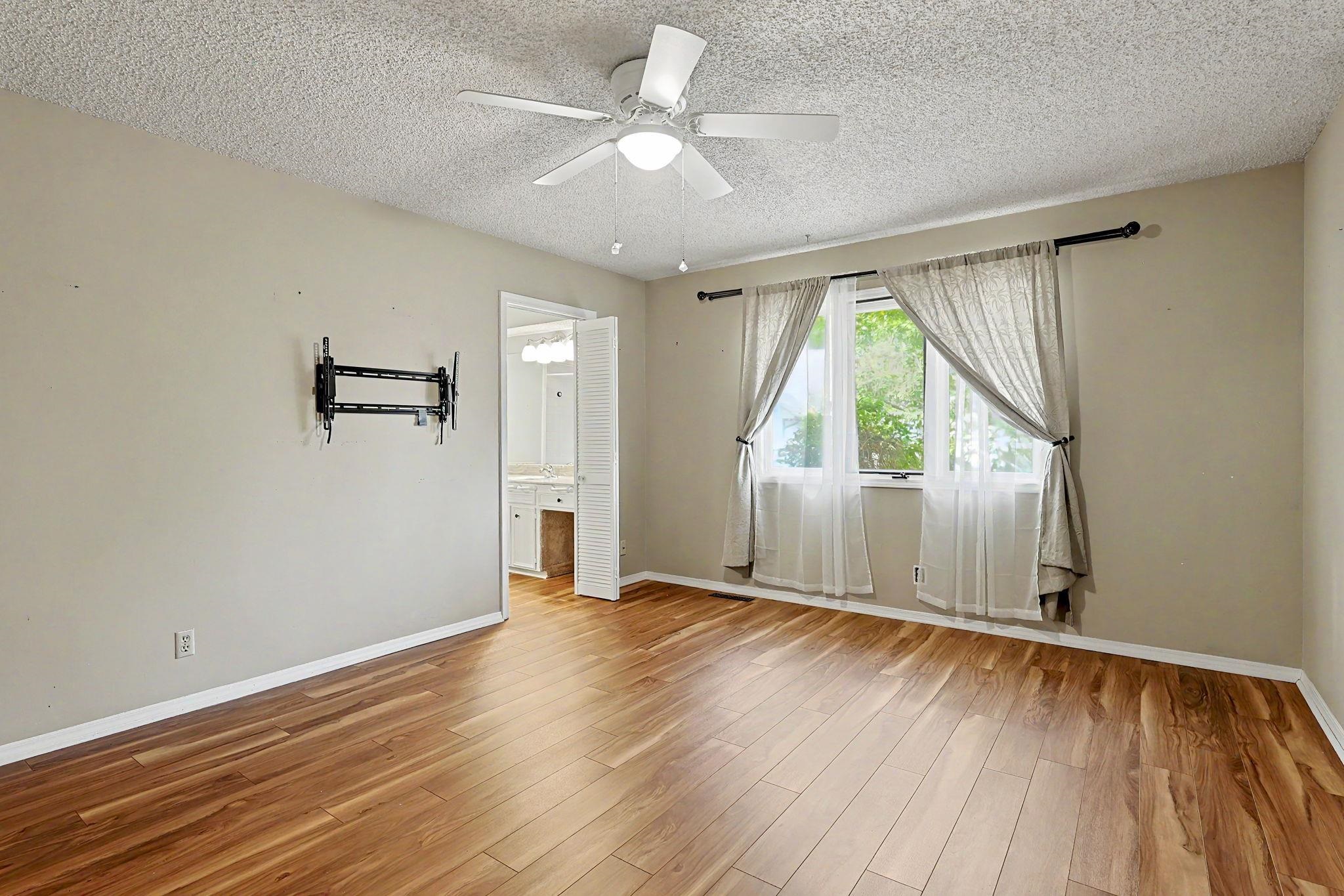 661 N Oak Ct Property Photo 14