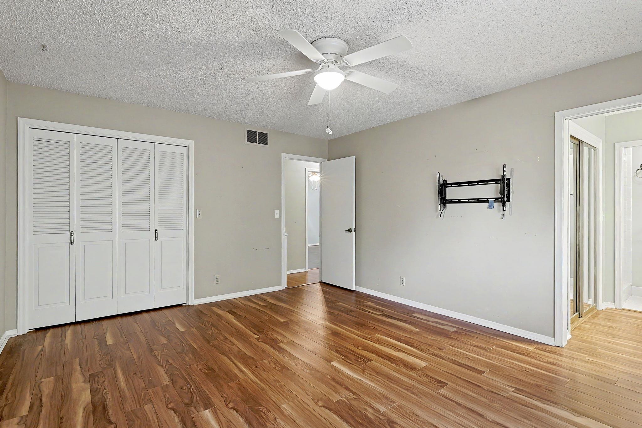 661 N Oak Ct Property Photo 15