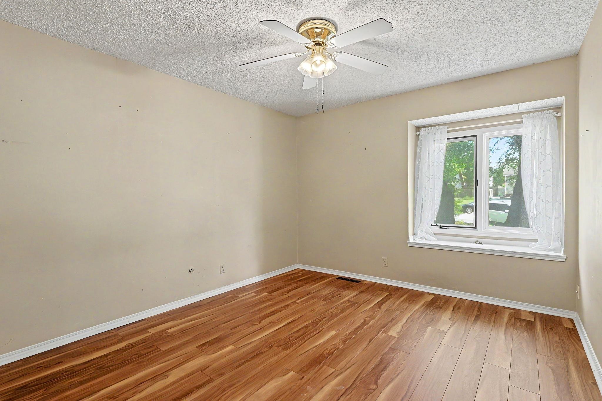 661 N Oak Ct Property Photo 22