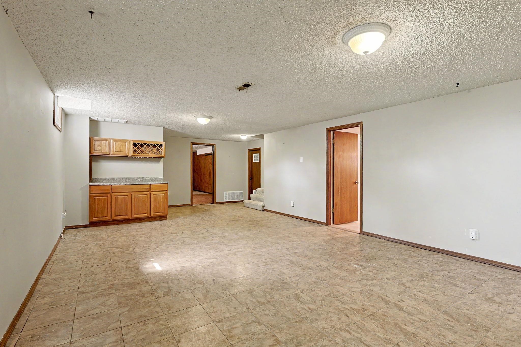 661 N Oak Ct Property Photo 25