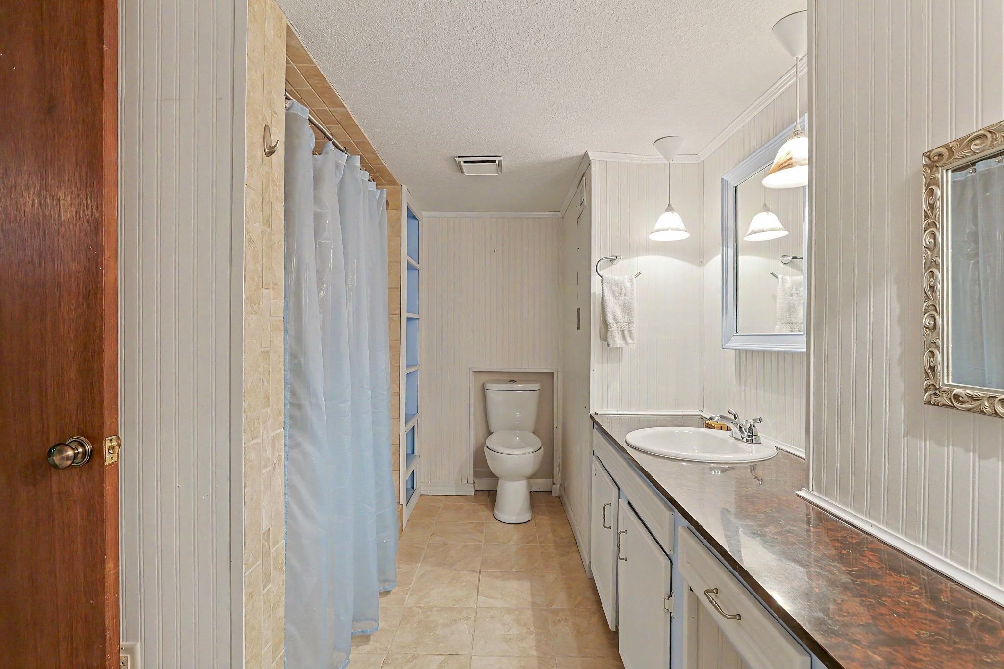 661 N Oak Ct Property Photo 27