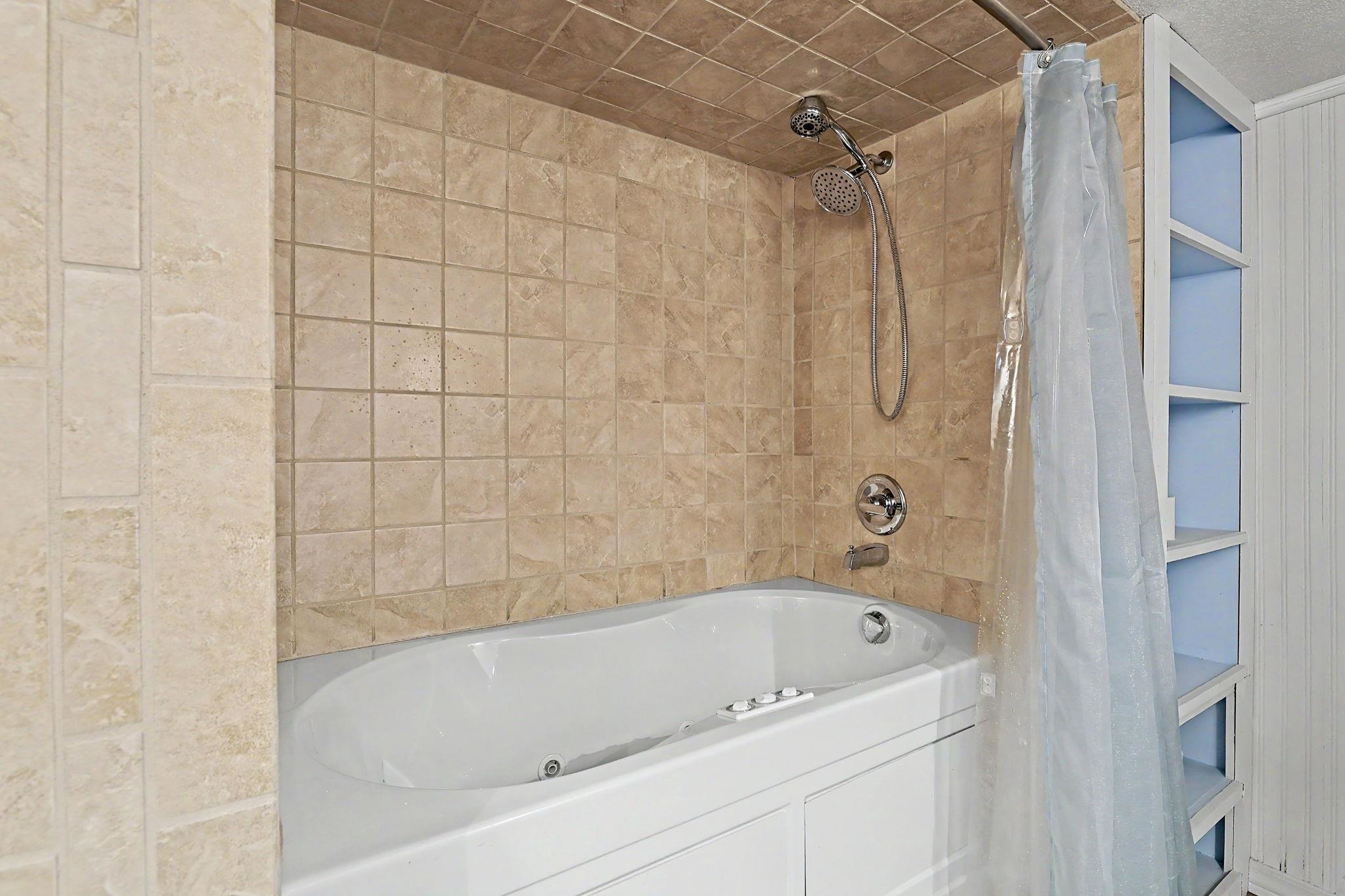 661 N Oak Ct Property Photo 28