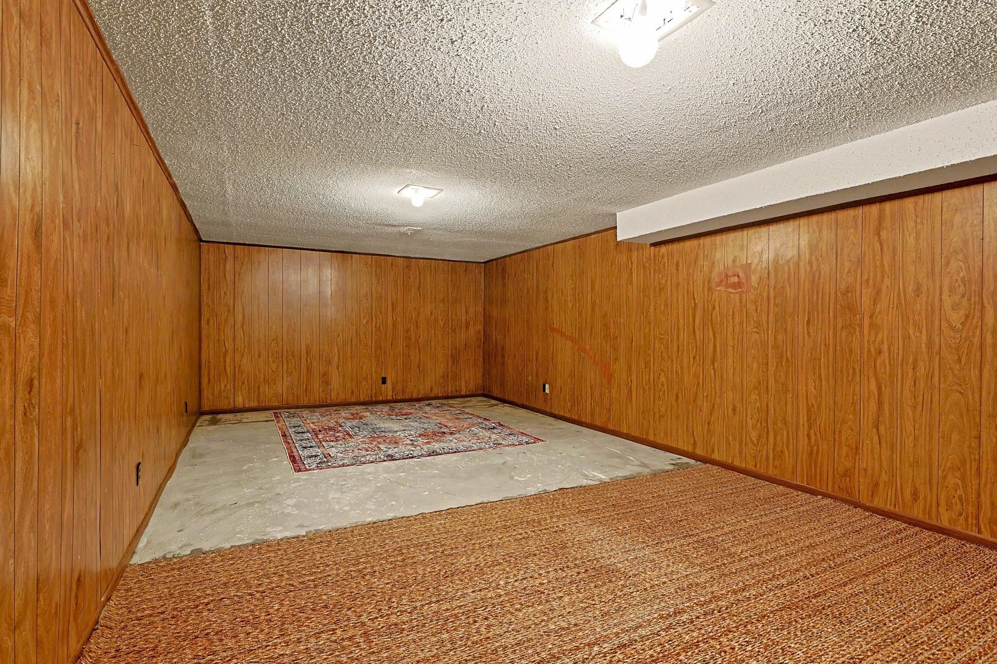 661 N Oak Ct Property Photo 31