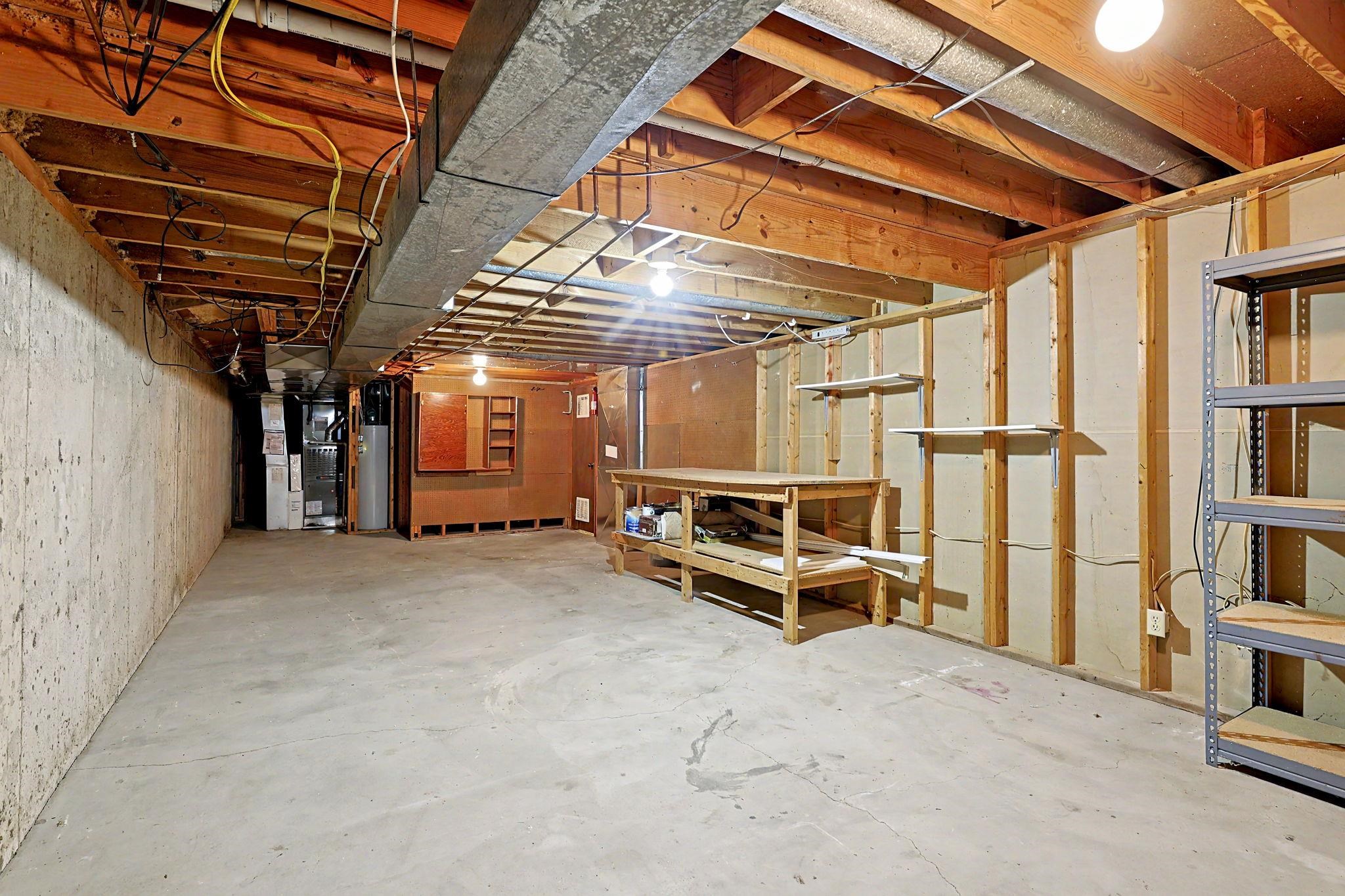 661 N Oak Ct Property Photo 32