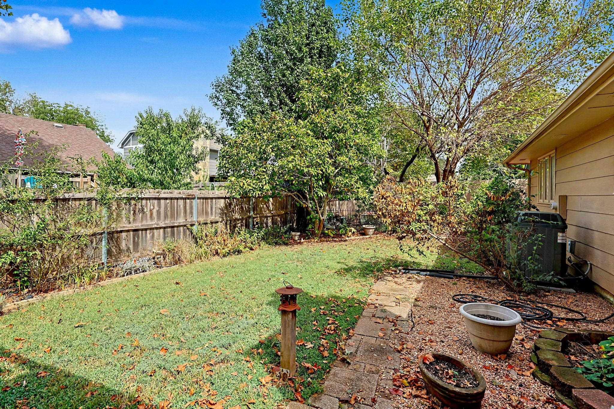 661 N Oak Ct Property Photo 34