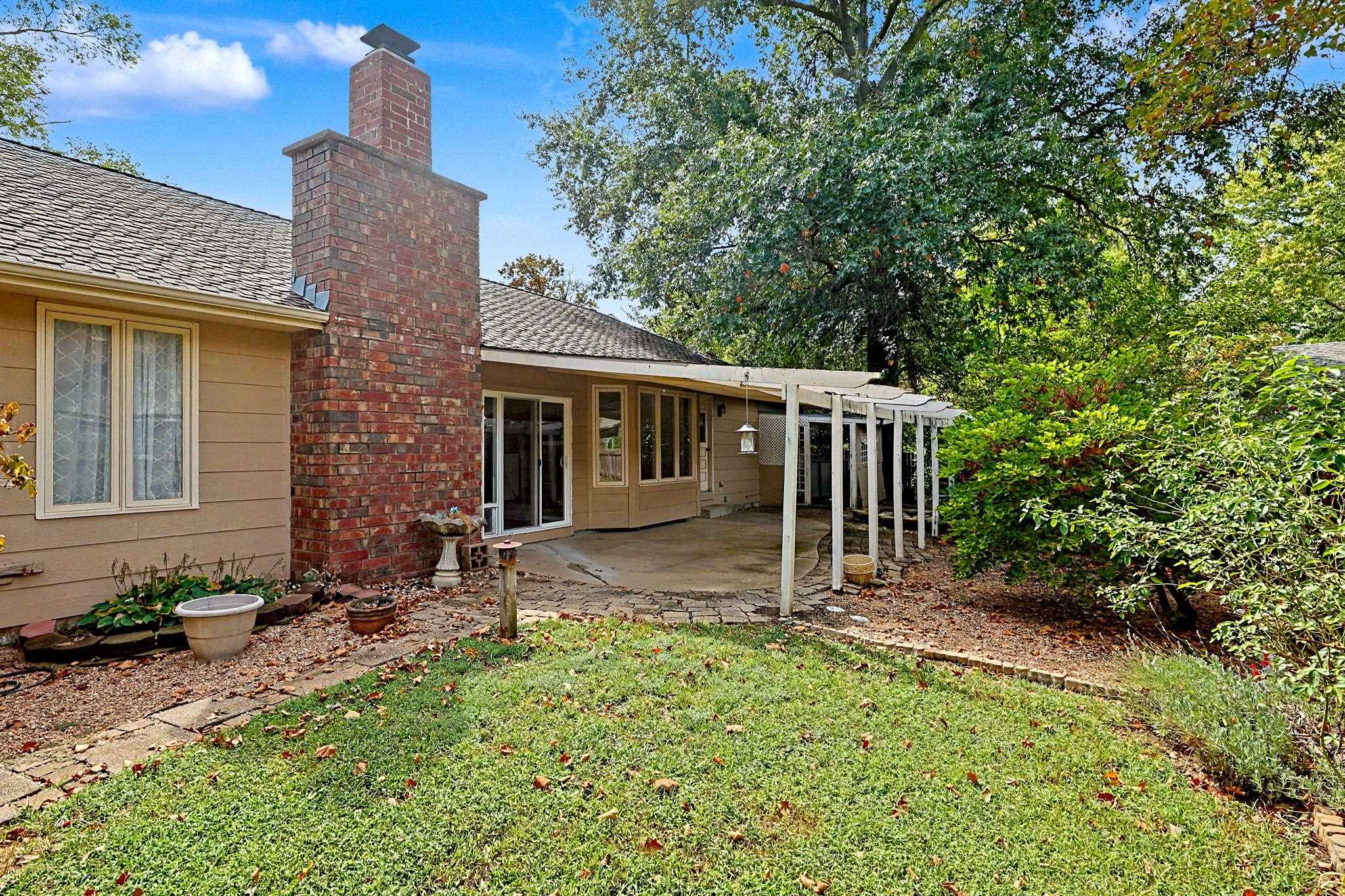 661 N Oak Ct Property Photo 35