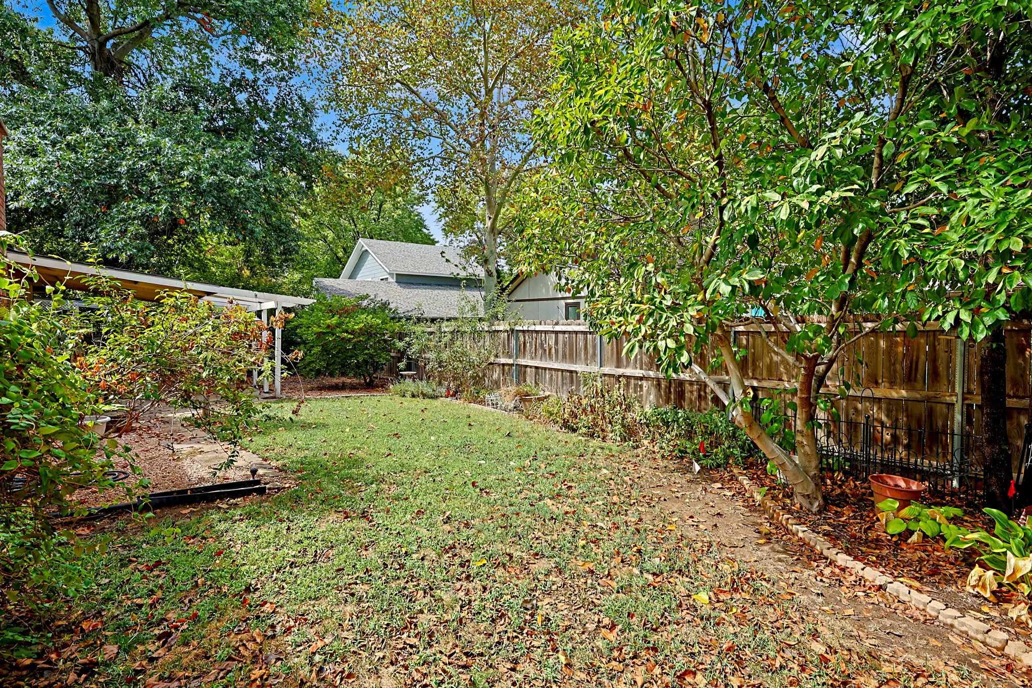 661 N Oak Ct Property Photo 36