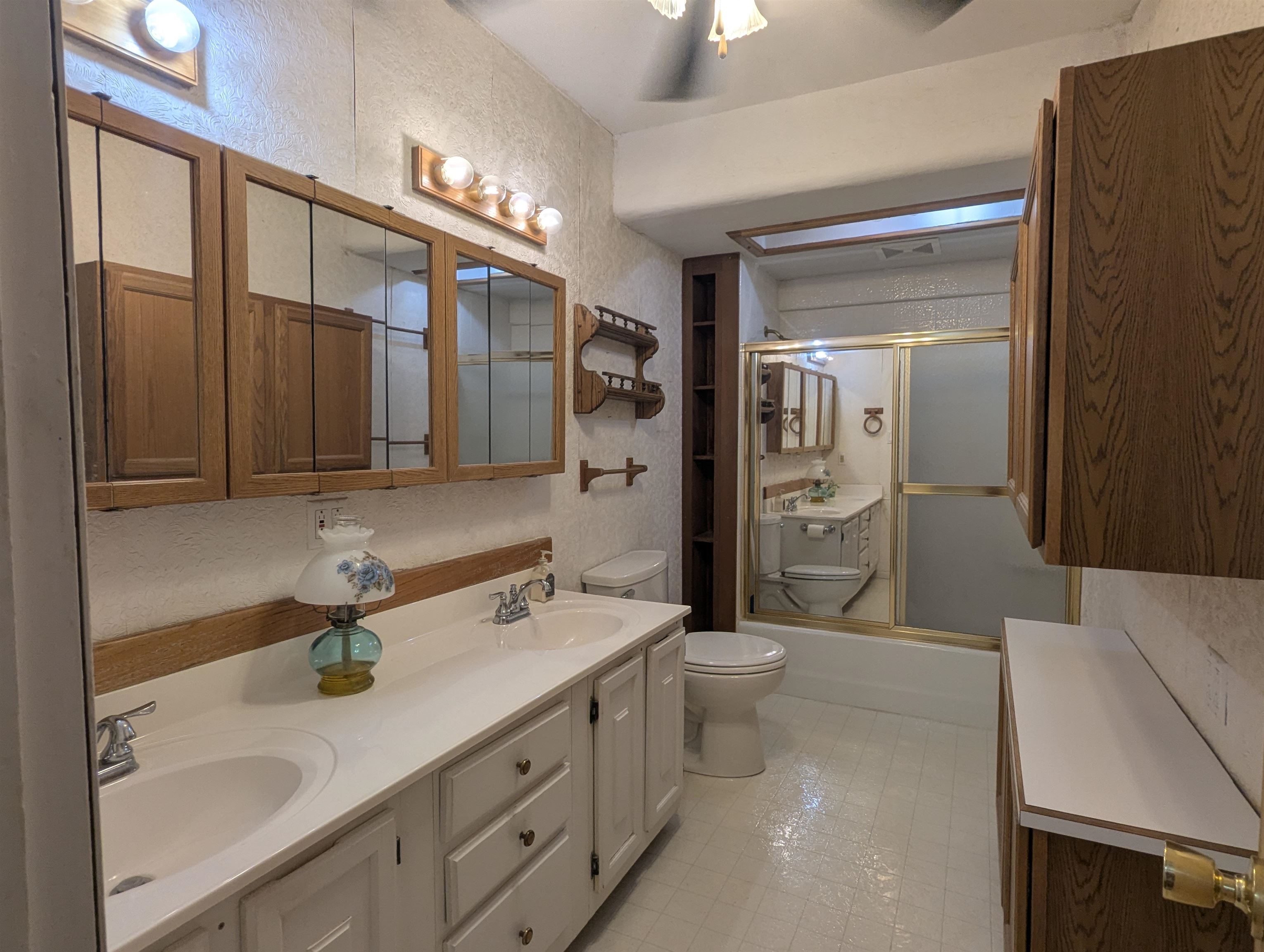 1011 W Pine Ave Property Photo 6