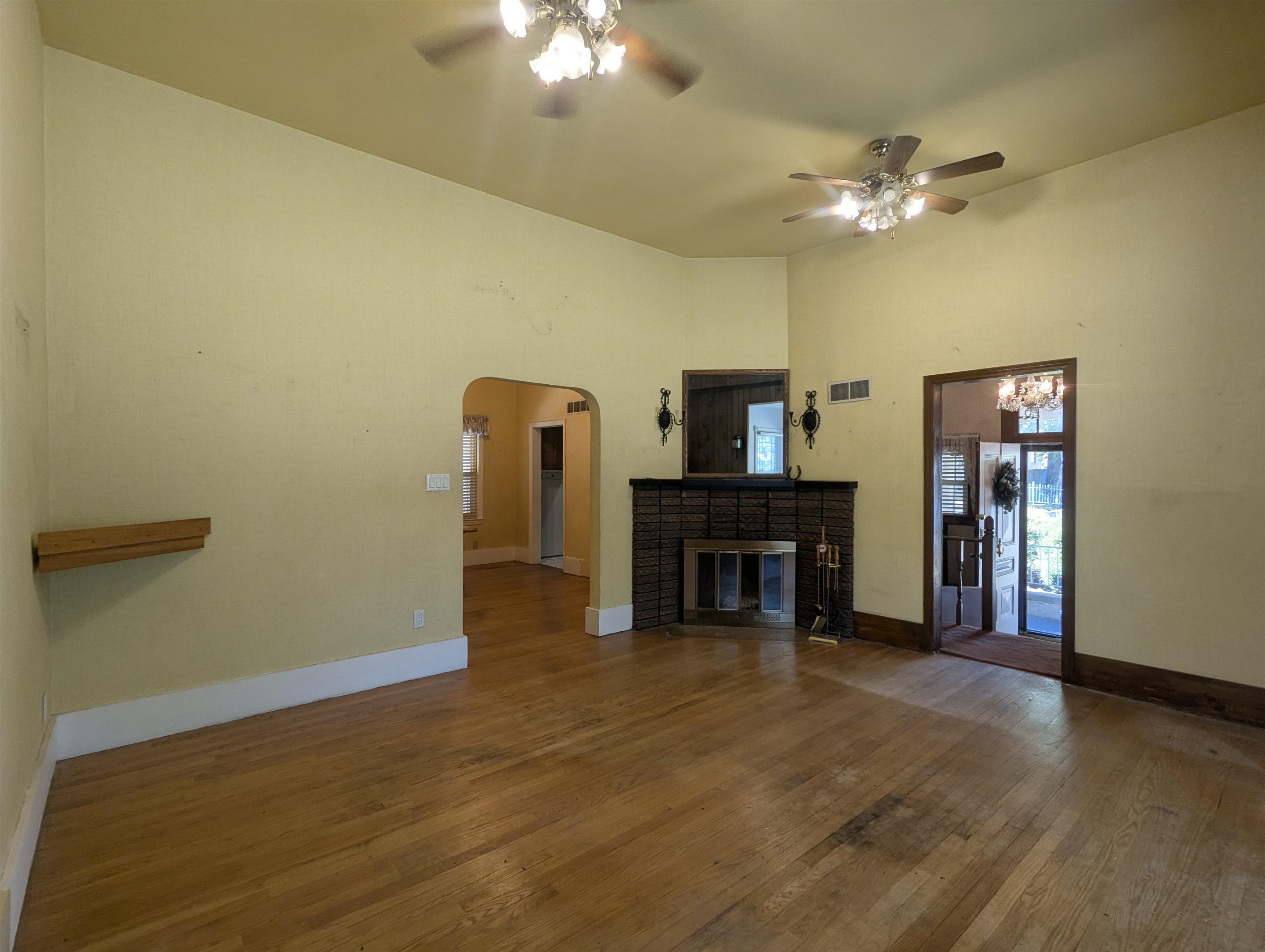 1011 W Pine Ave Property Photo 8