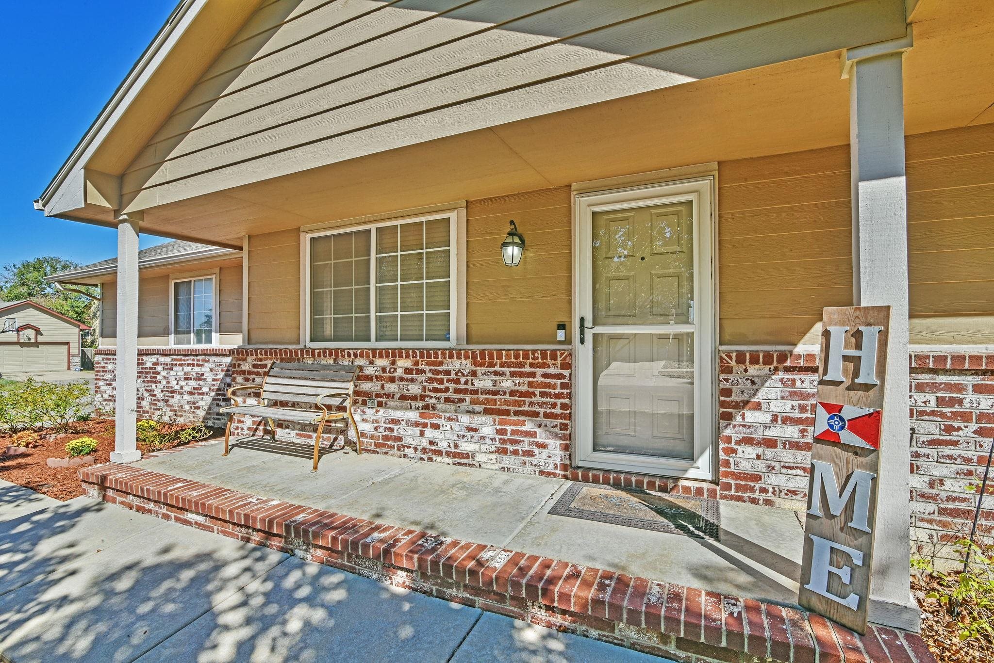 3502 N Governeour St Property Photo 3