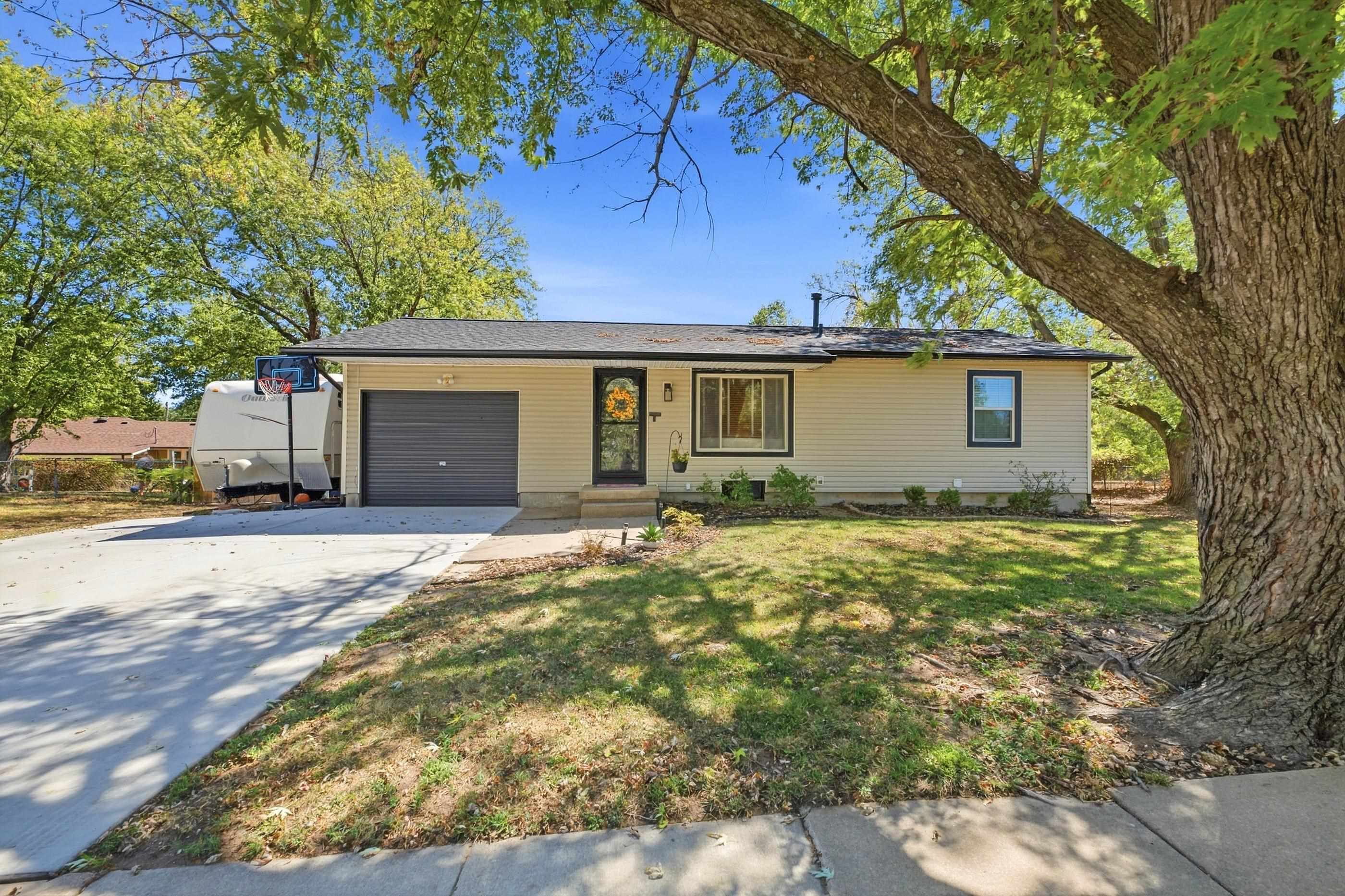 1306 N Scouller Property Photo 1