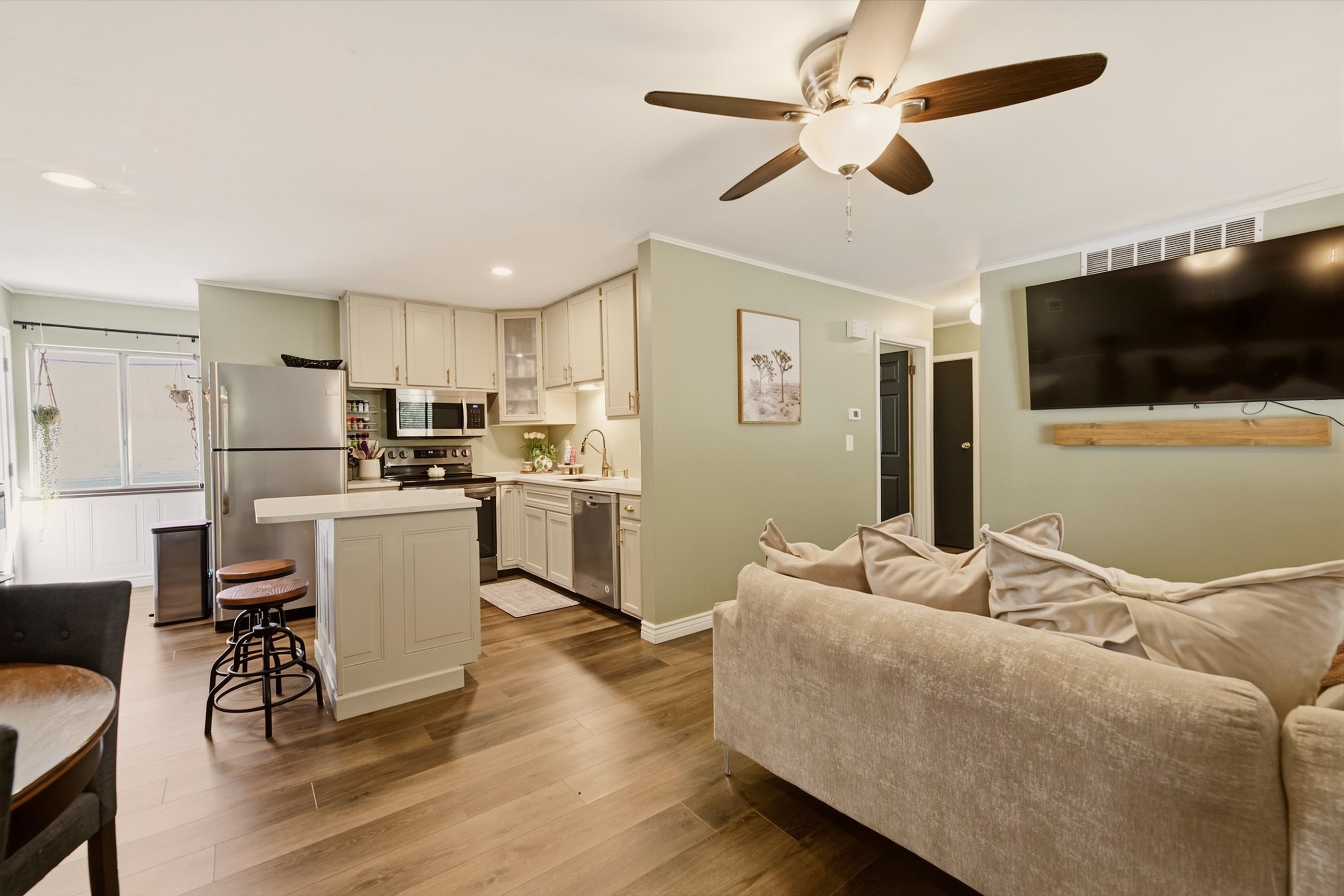 1306 N Scouller Property Photo 2