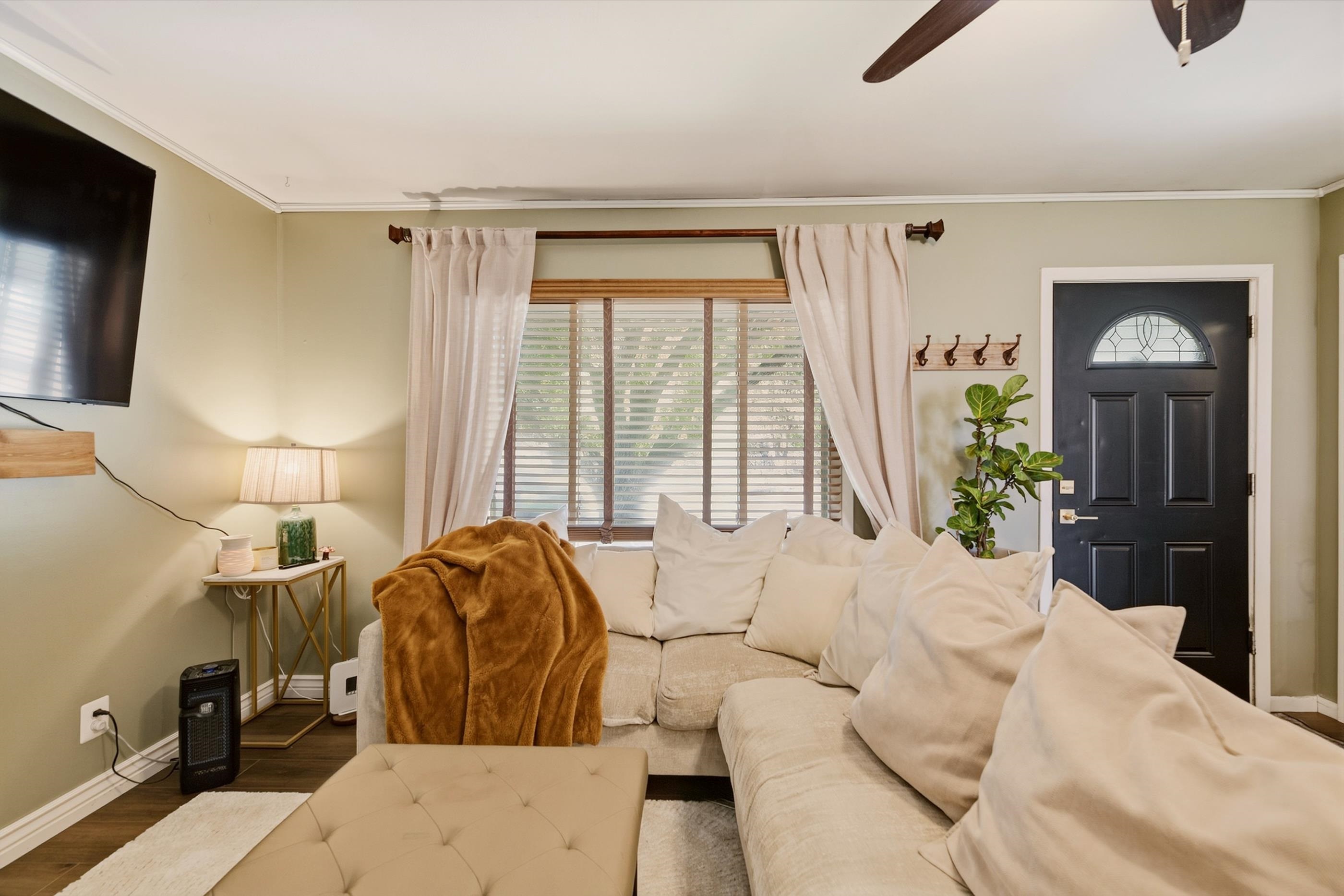1306 N Scouller Property Photo 6