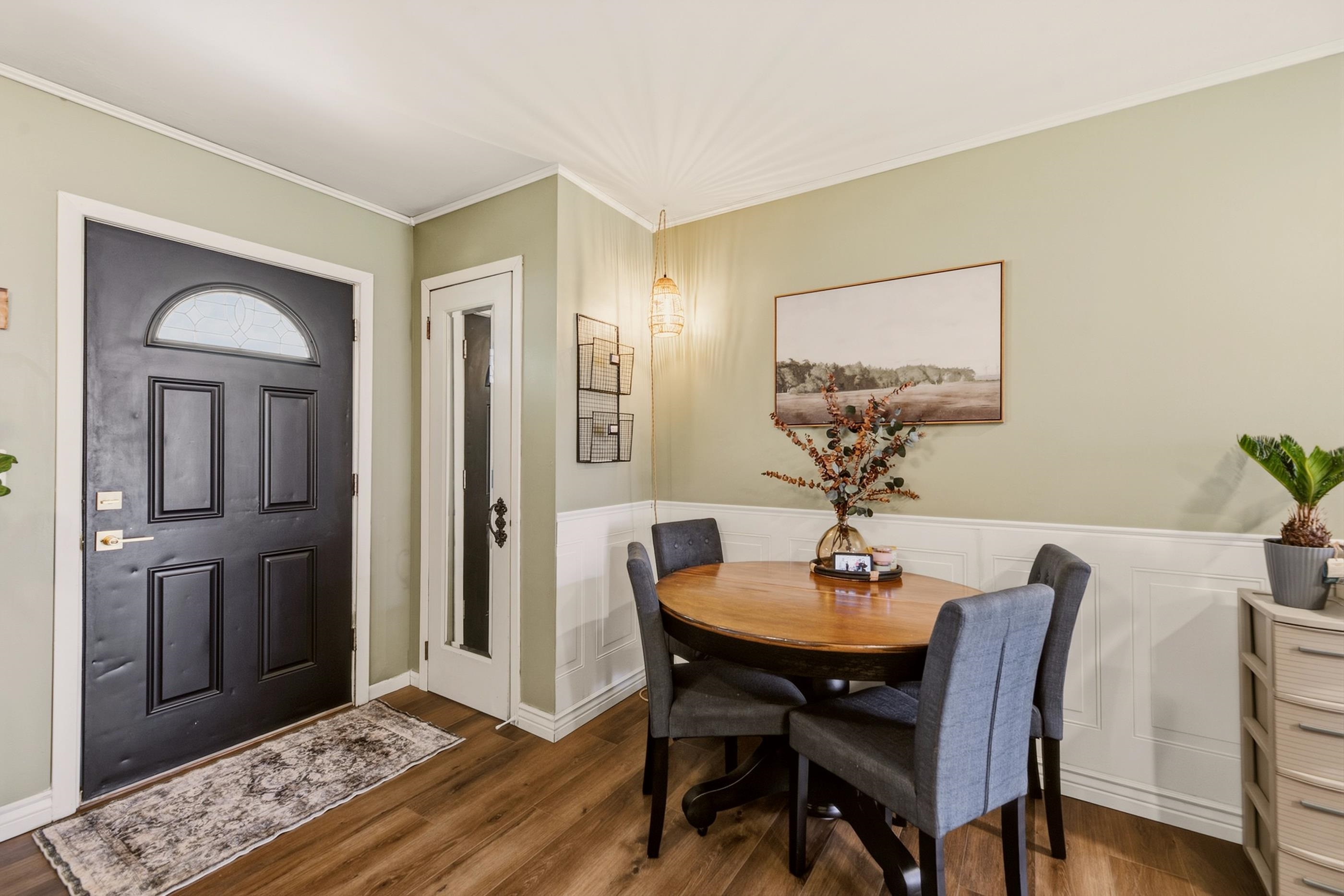 1306 N Scouller Property Photo 7